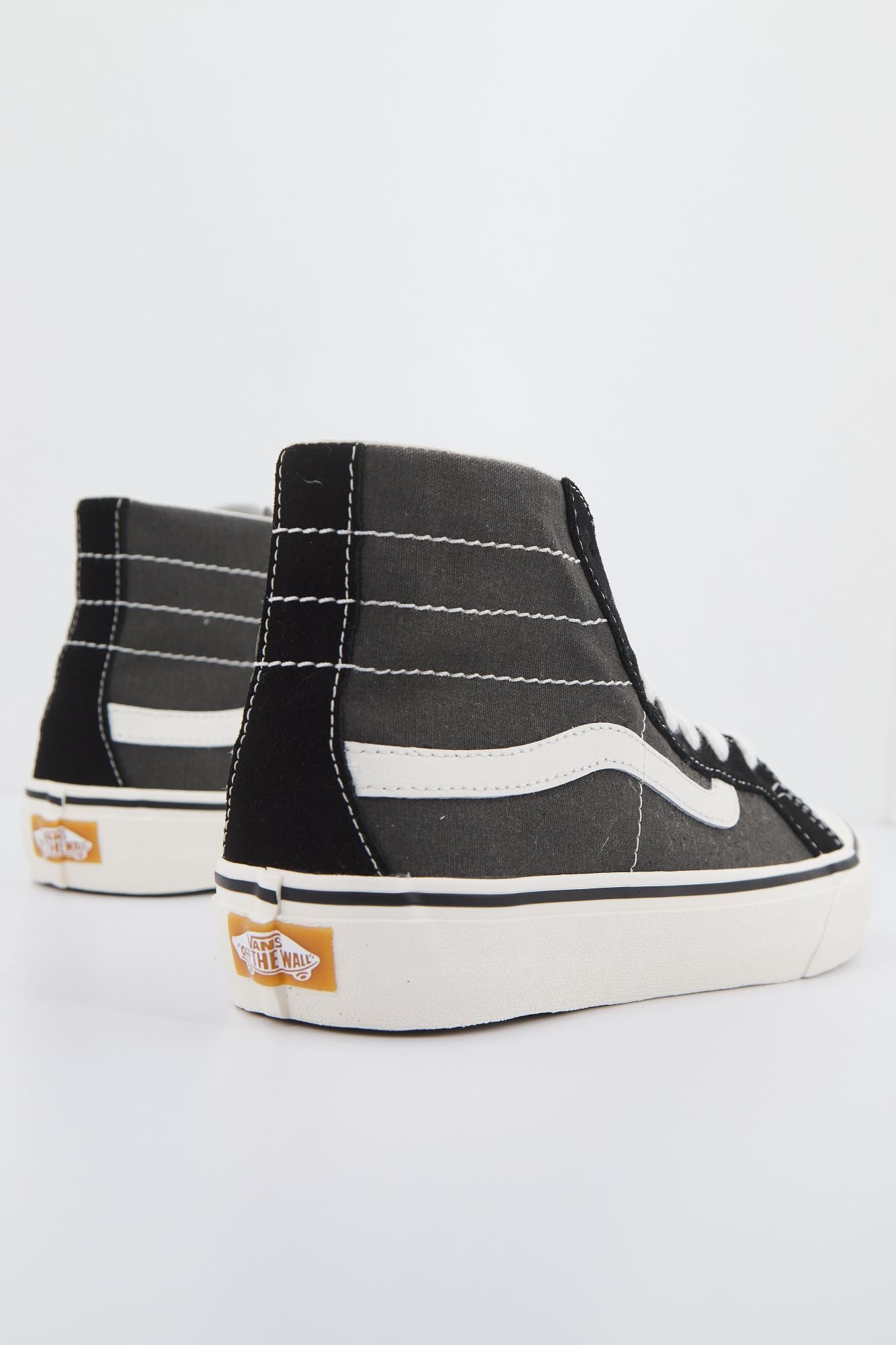 VANS UA SK8-HI 138 DE en color NEGRO (3)