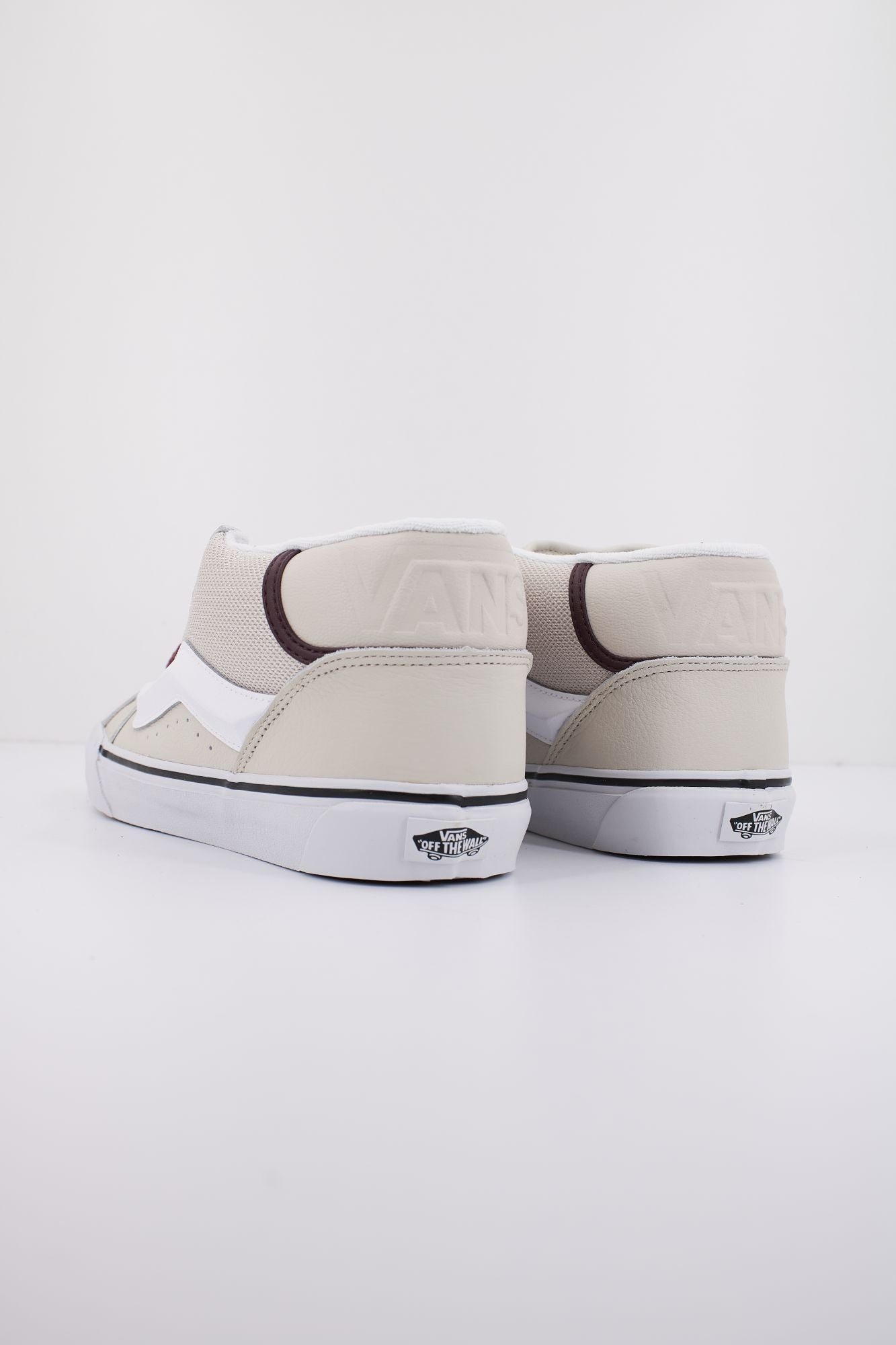 VANS KNU MID en color BEIS (3)