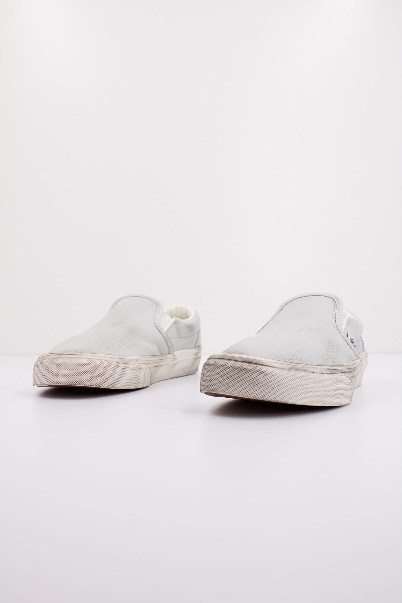 VANS CLASSIC SLIP-ON DELICA en color GRIS (2)