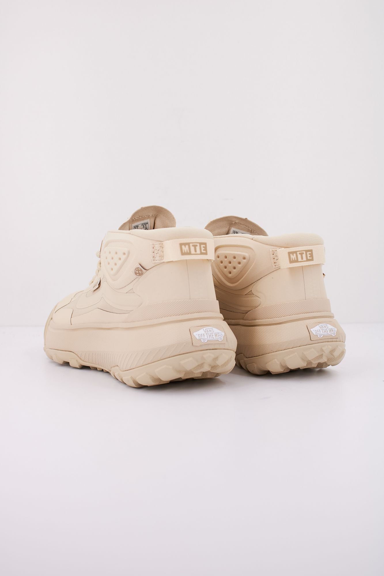 VANS MTE CROSSPATH MID en color BEIS (4)