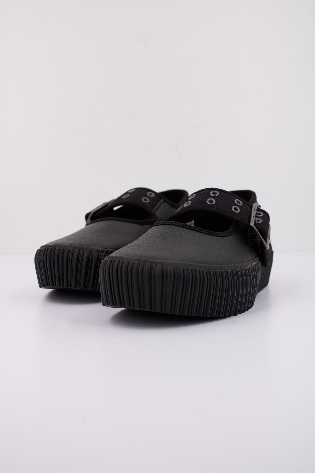 VANS MARY JANE CREEPER en color NEGRO (2)