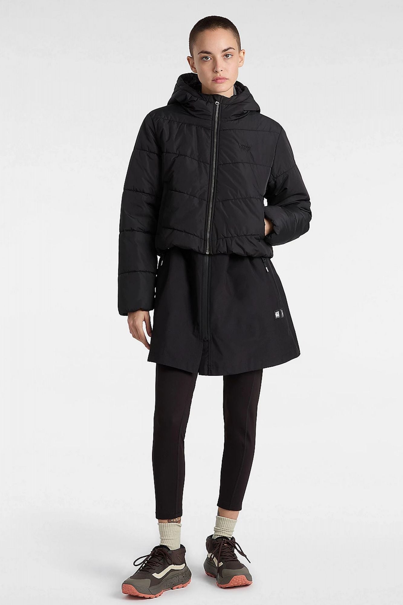 VANS MTE FOUNDRY CROP PUFF en color NEGRO (4)