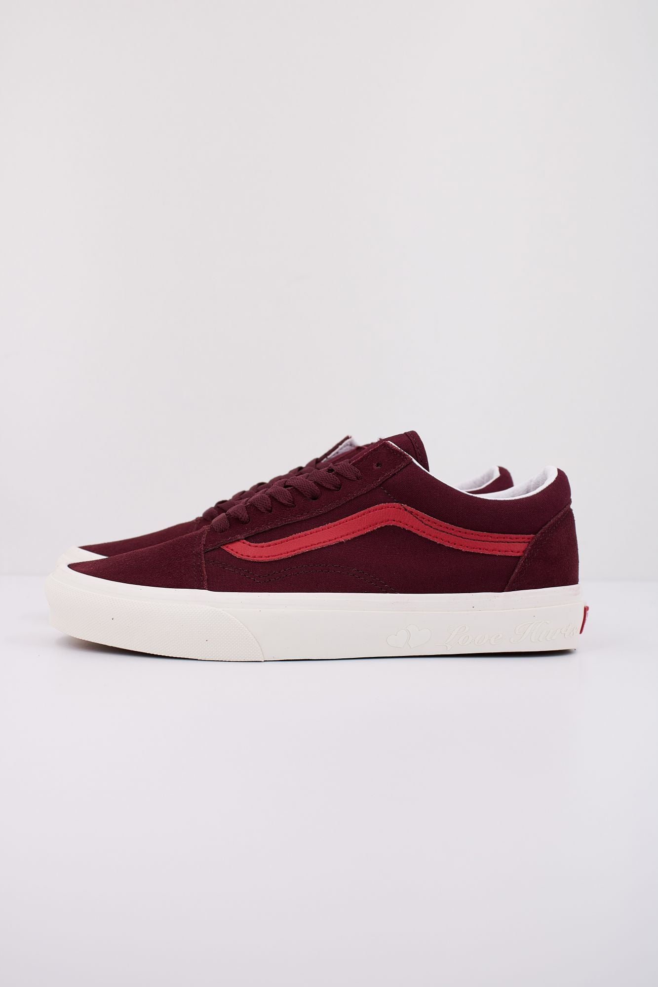 VANS UA OLD SKOOL en color BURDEOS (1)