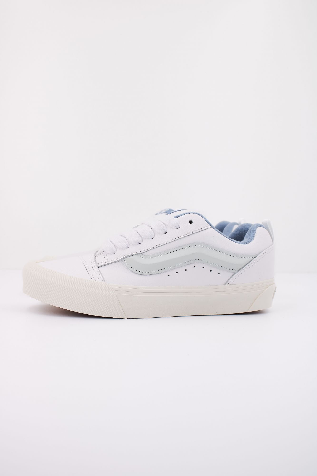 VANS KNU SKOOL PREMIUM LEAT en color BLANCO (1)