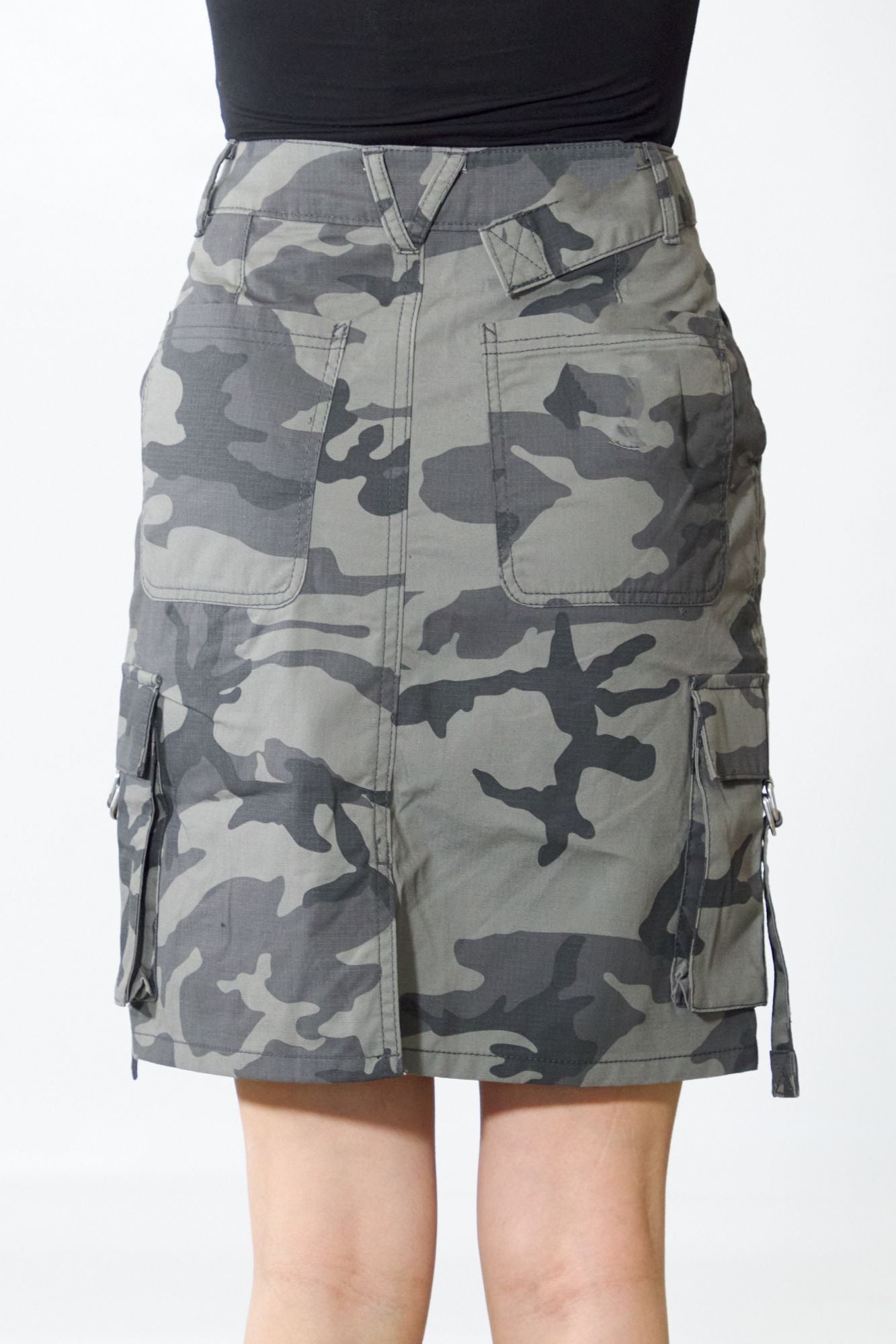 VANS COBRA CARGO SKIRT en color GRIS (3)