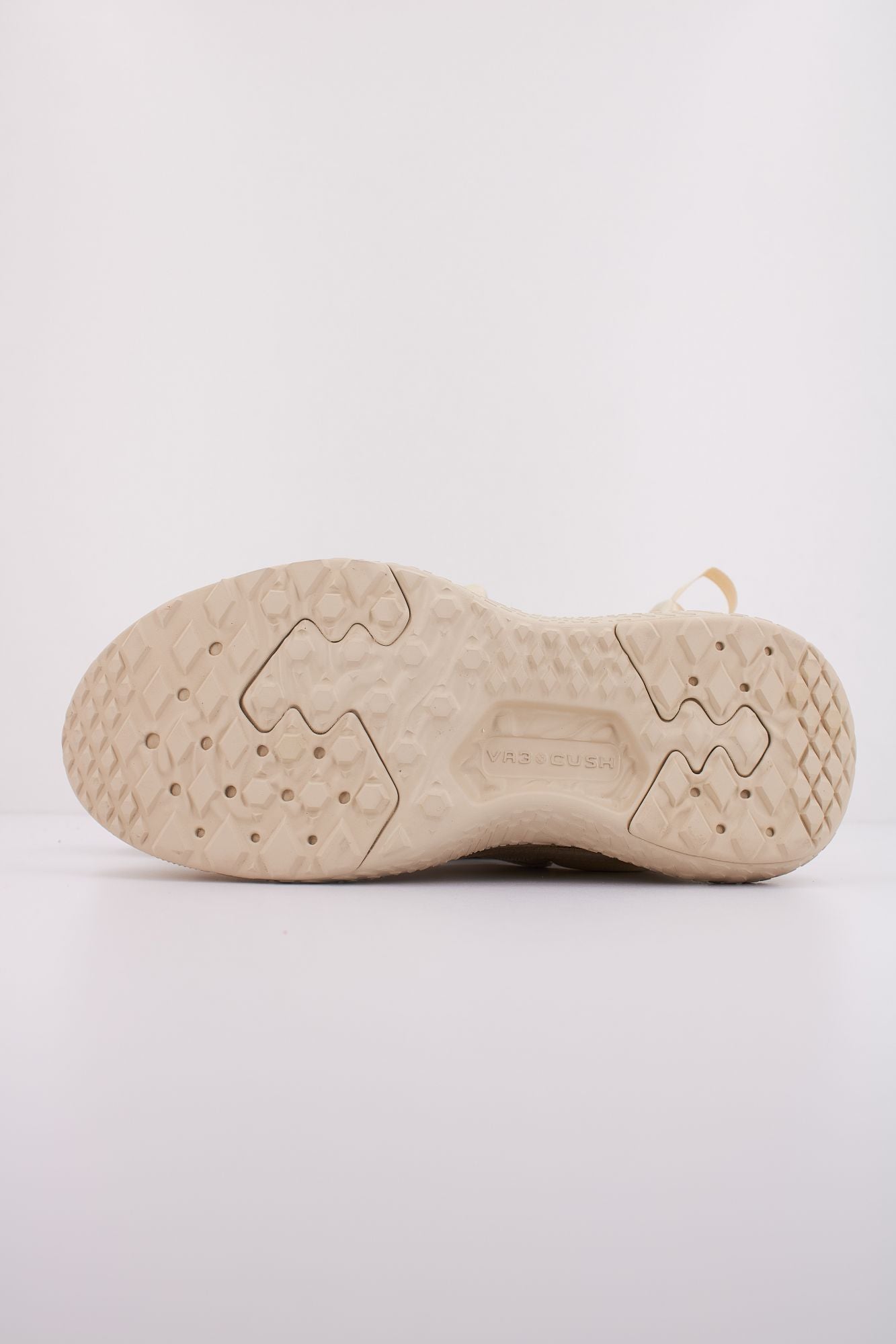 VANS MTE ULTRARANGE NEO VR3 en color BEIS (5)