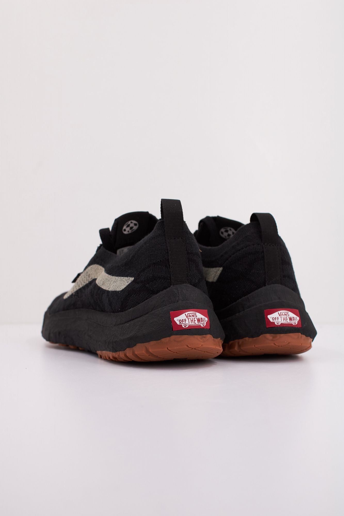 VANS ULTRARANGE VR3 en color NEGRO (4)