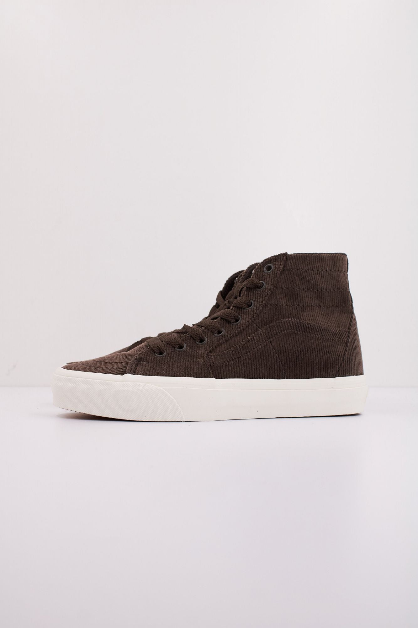 VANS SK8-HI TAPERED CORDURO en color MARRON (1)