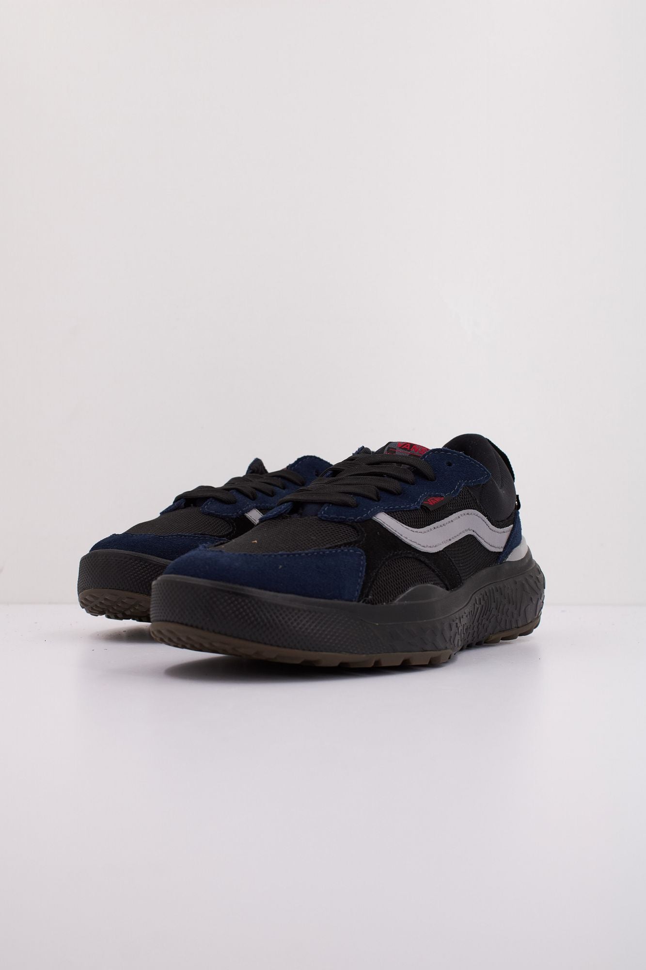 VANS MTE ULTRARANGE NEO VR3 en color AZUL (2)