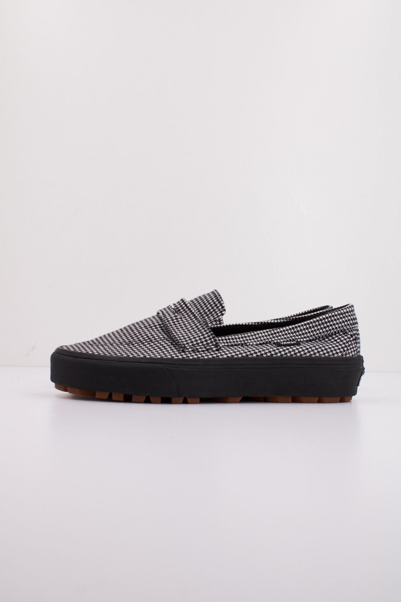 VANS STYLE 53 PLAID en color NEGRO (1)