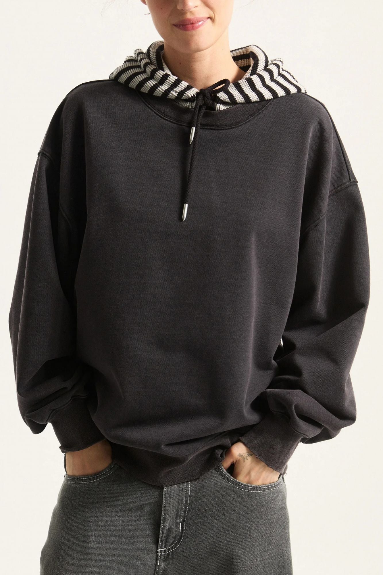 VANS EFFY HOODED CREW en color NEGRO (1)