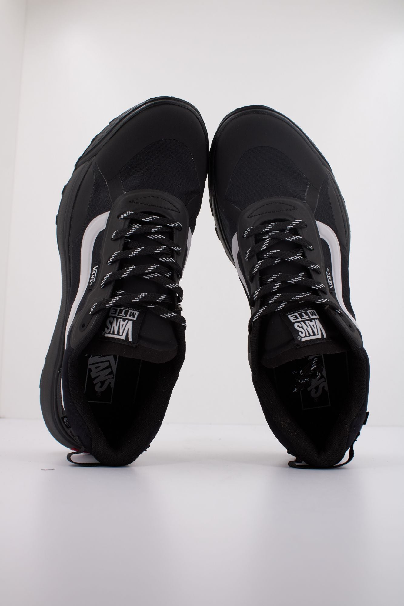 VANS VN000CVUBLK1 en color NEGRO (3)
