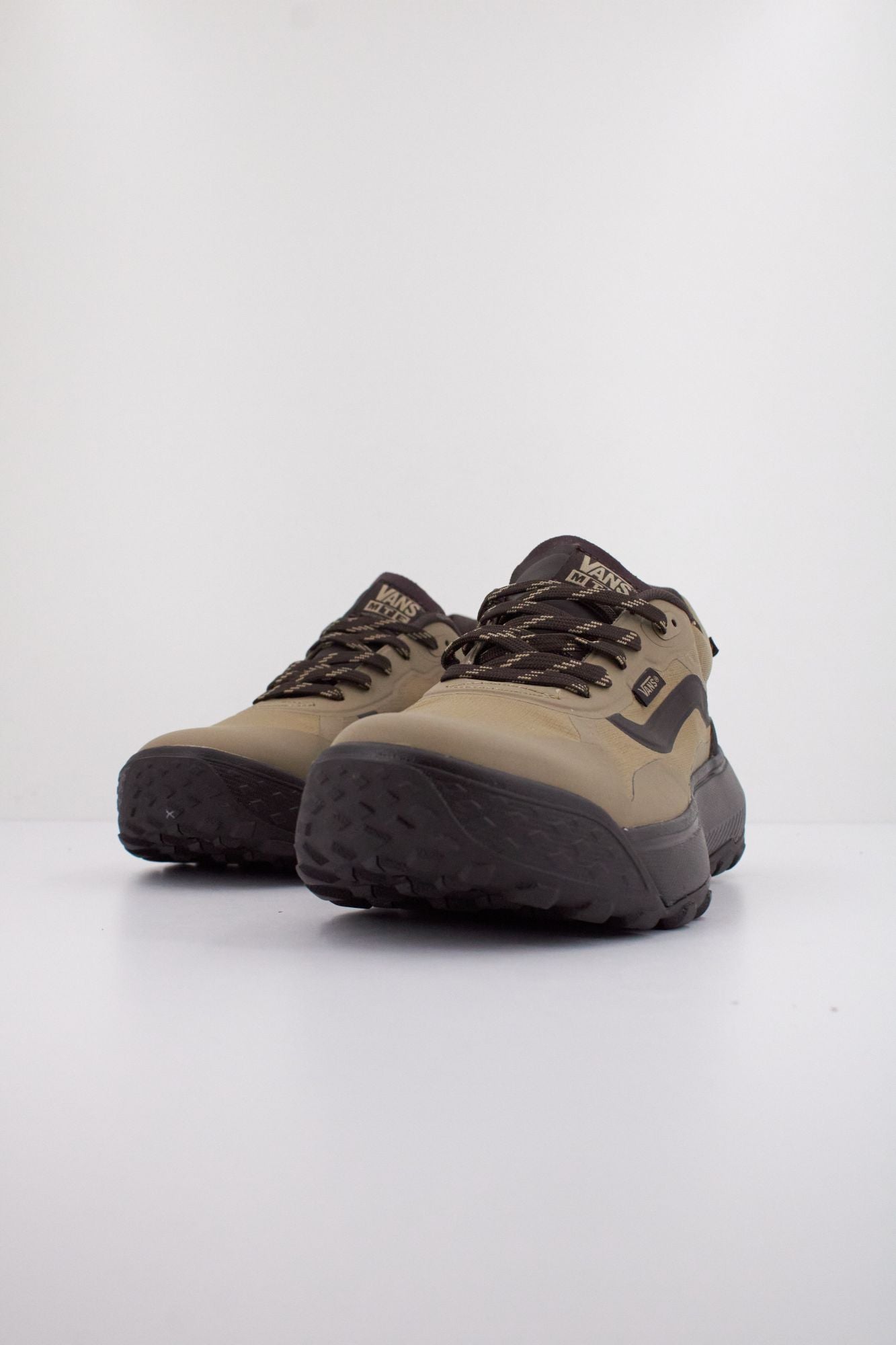 VANS MTE CROSSPATH en color MARRON CLARO (2)