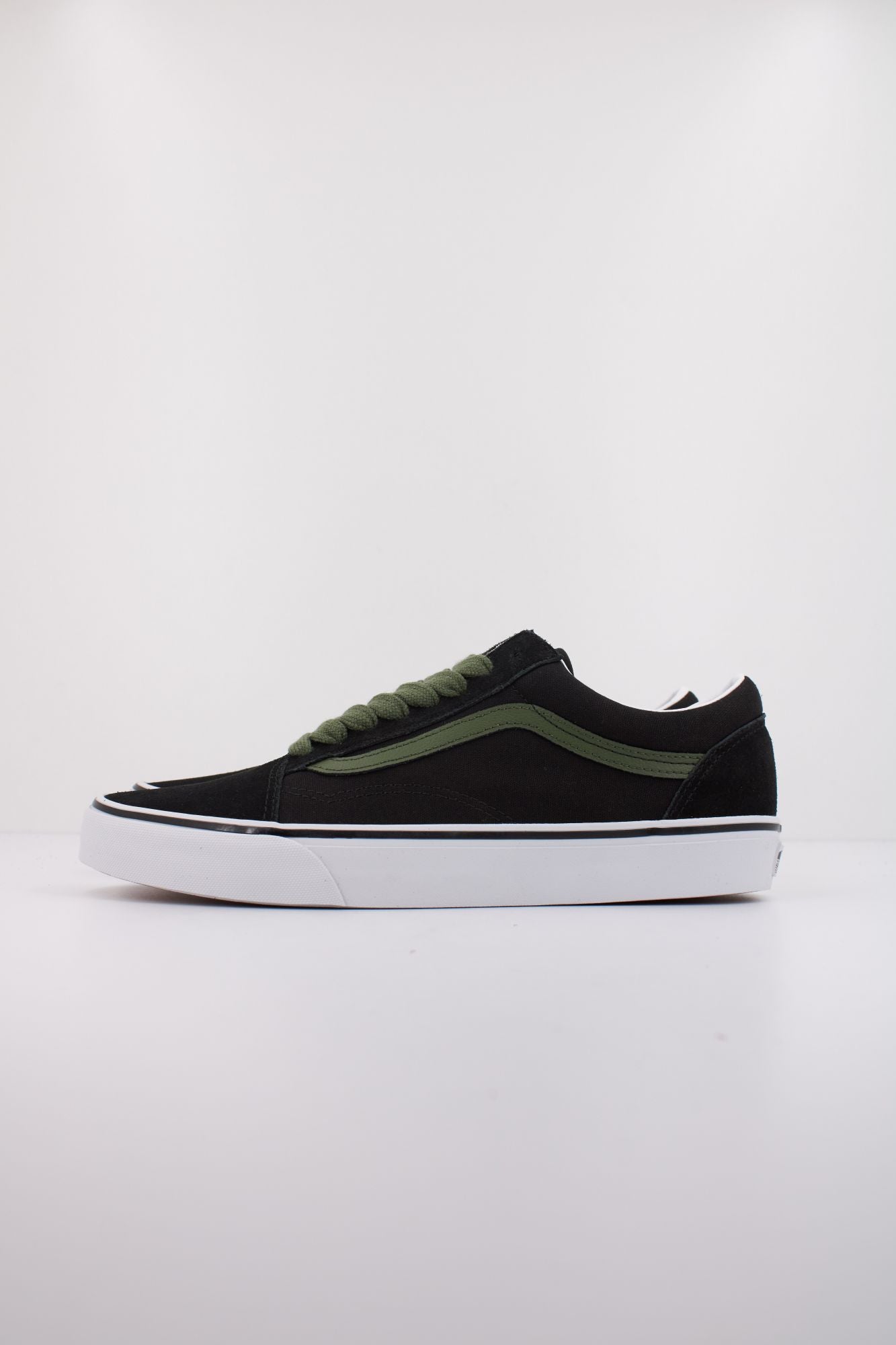 VANS OLD SKOOL en color NEGRO (1)