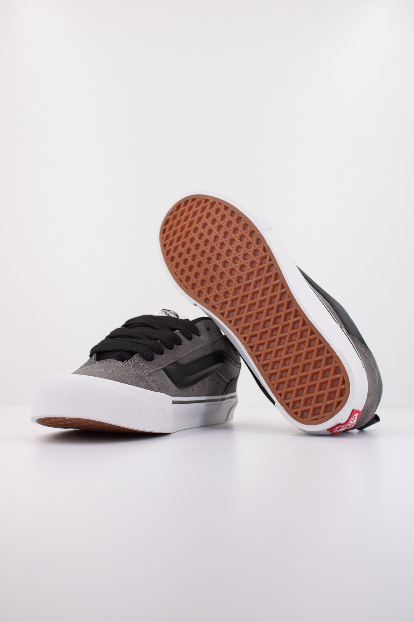 VANS KNU SKOOL en color GRIS (5)