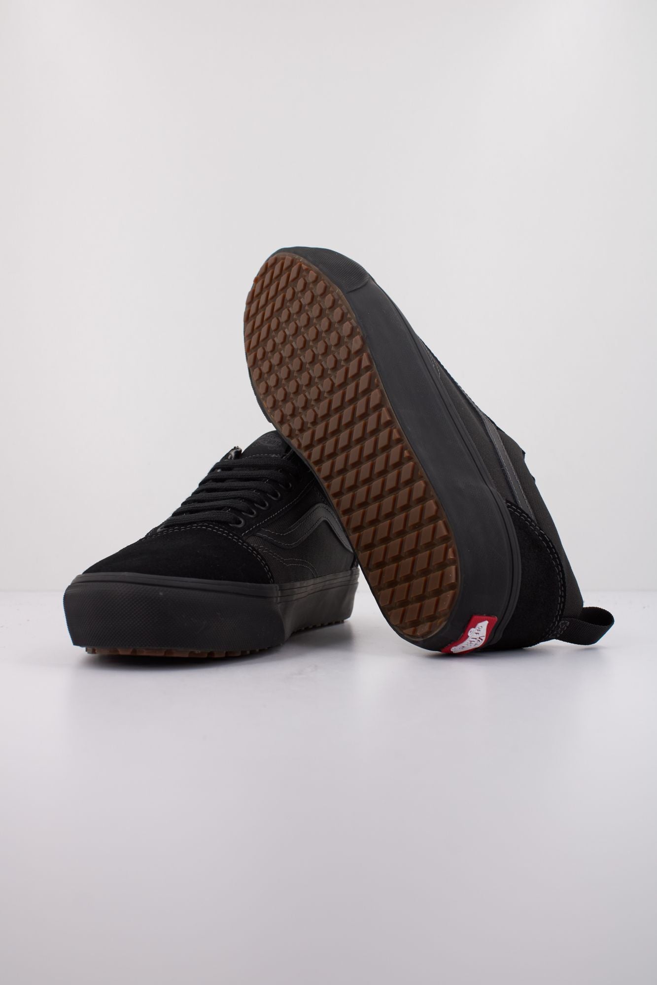 VANS MTE OLD SKOOL INSULATE en color NEGRO (5)