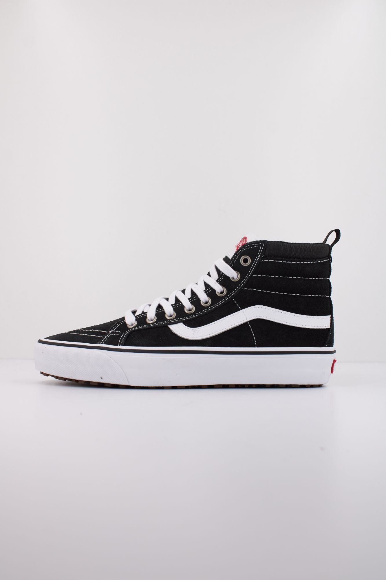 VANS MTE SK8-HI INSULATED en color NEGRO (1)