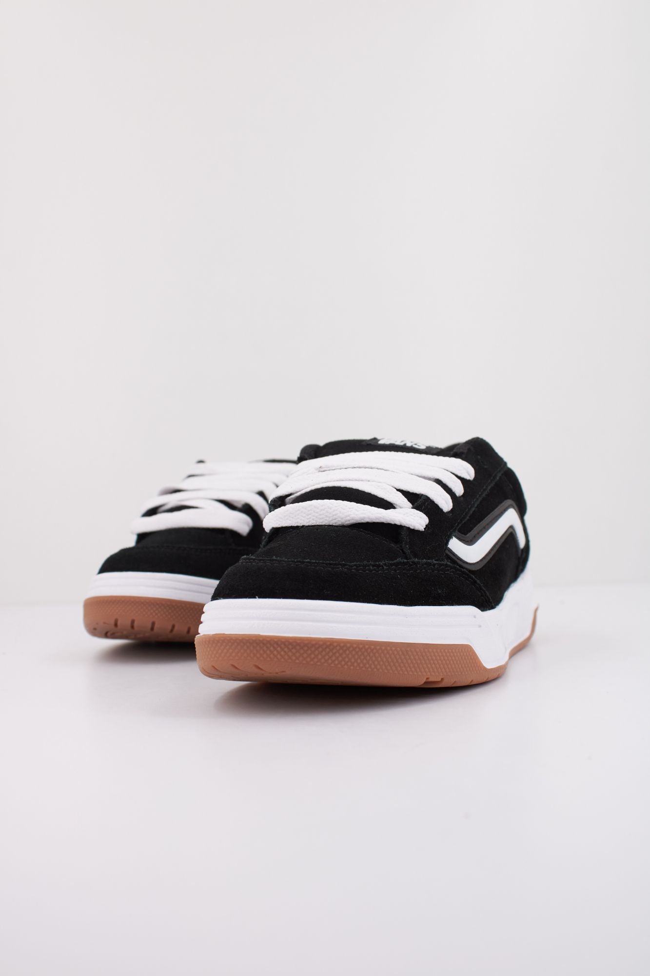 VANS HYLANE en color NEGRO (2)