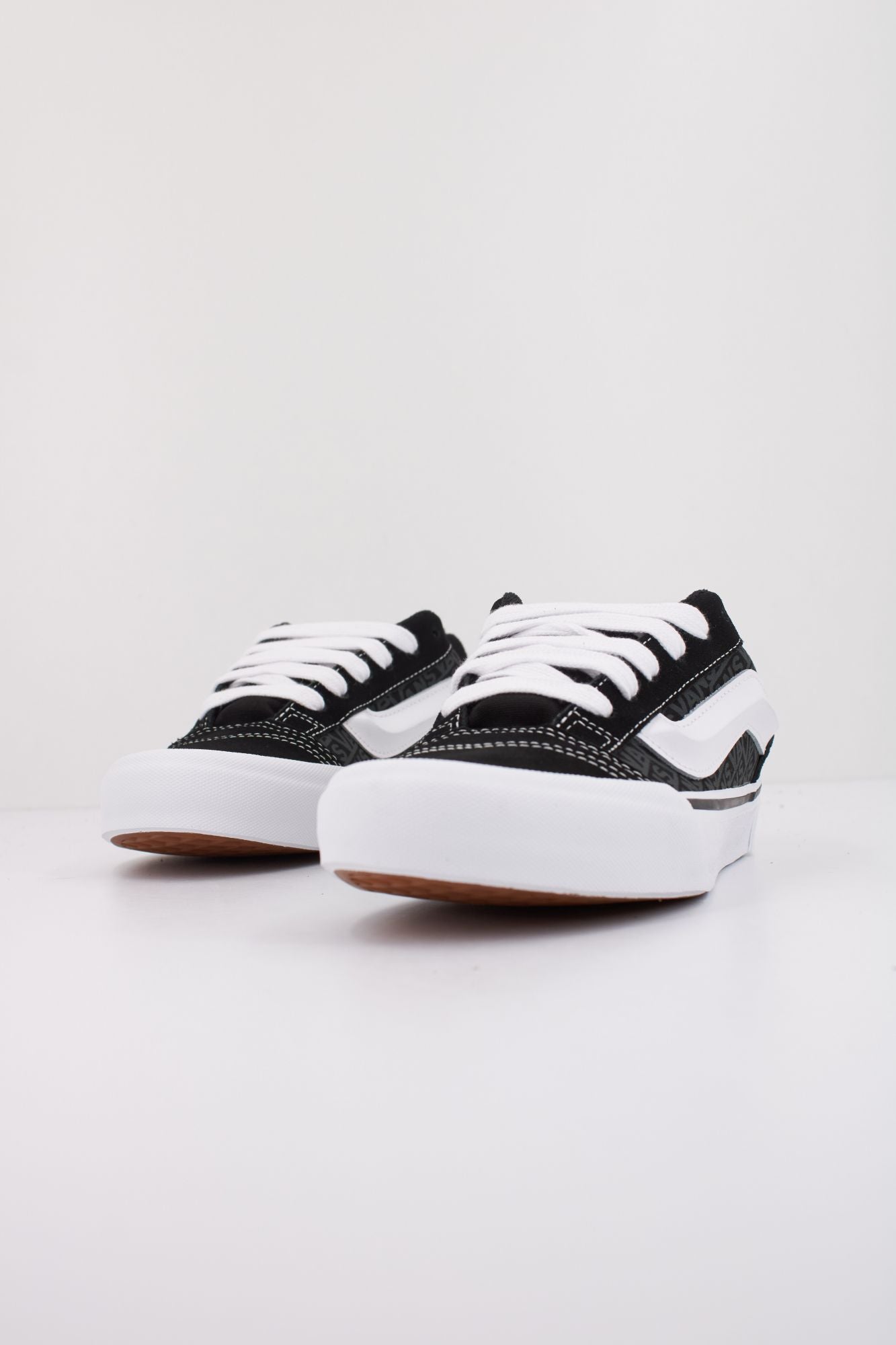 VANS KNU SKOOL en color NEGRO (2)
