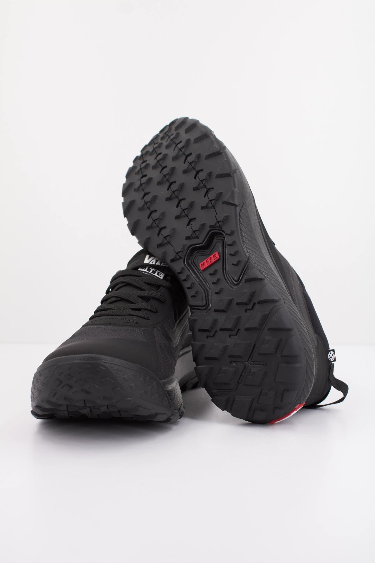 VANS MTE CROSSPATH en color NEGRO (5)