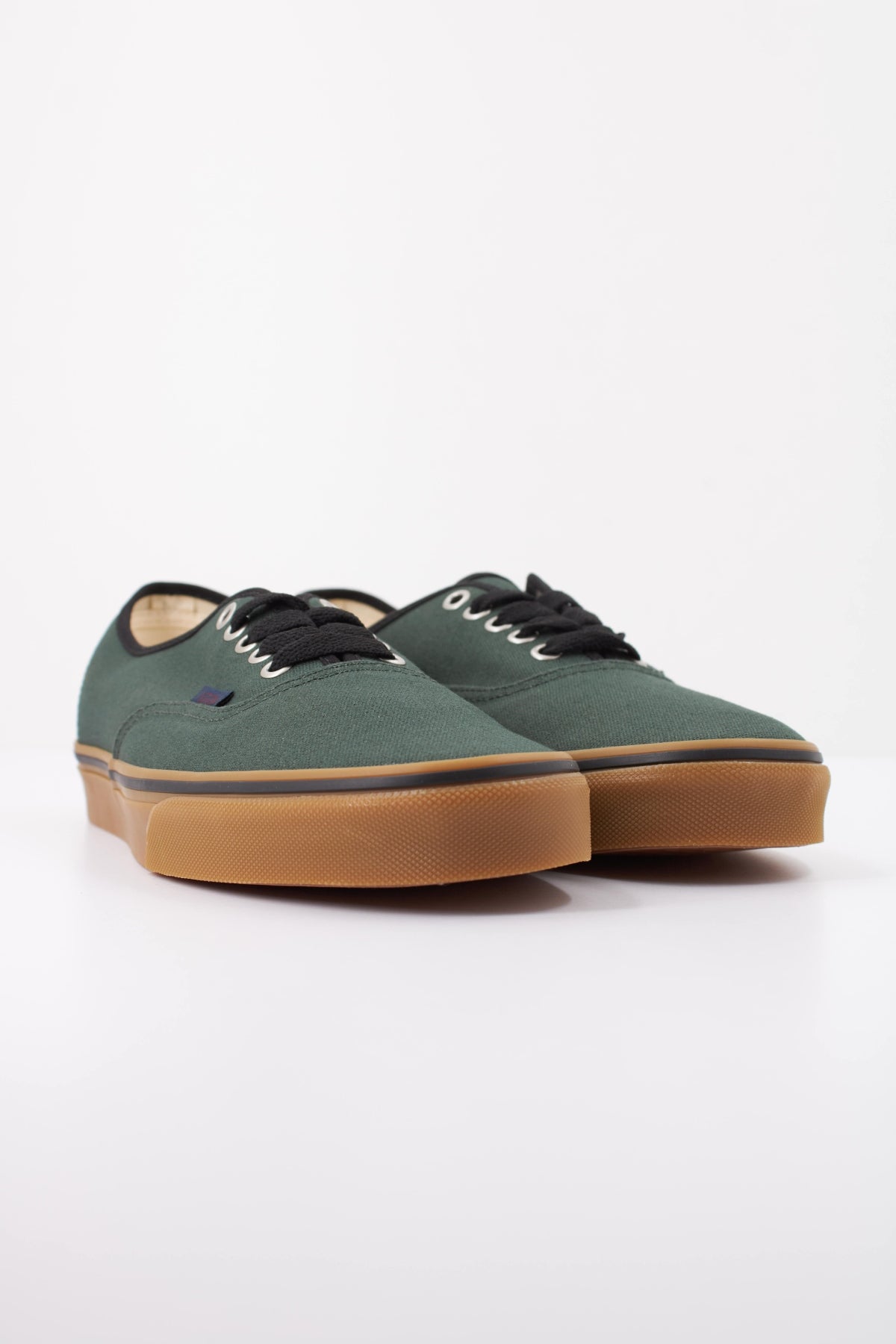VANS VN000D7Y17P1 AUTHENTIC BTS en color VERDE (2)