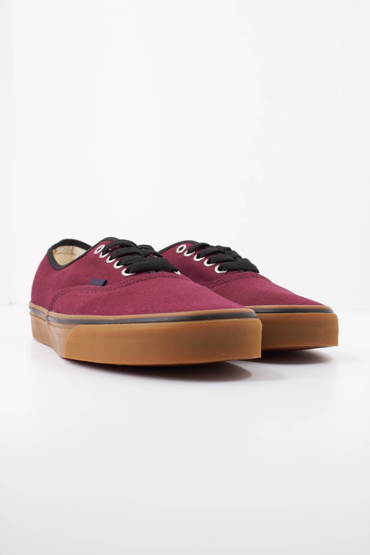 VANS AUTHENTIC BTS en color BURDEOS (2)