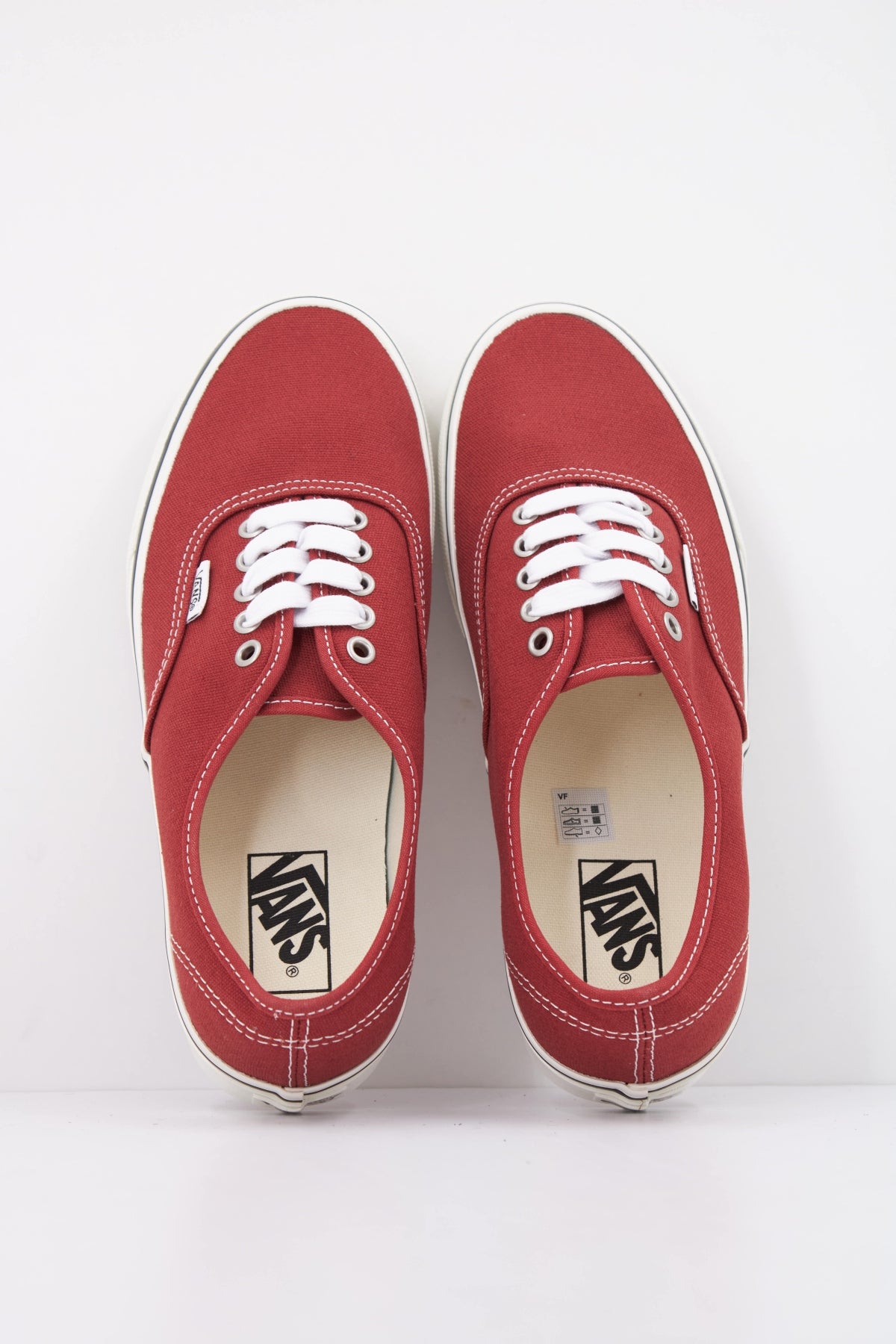 VANS VN000Z74GWR1 AUTHENTIC en color ROJO (3)