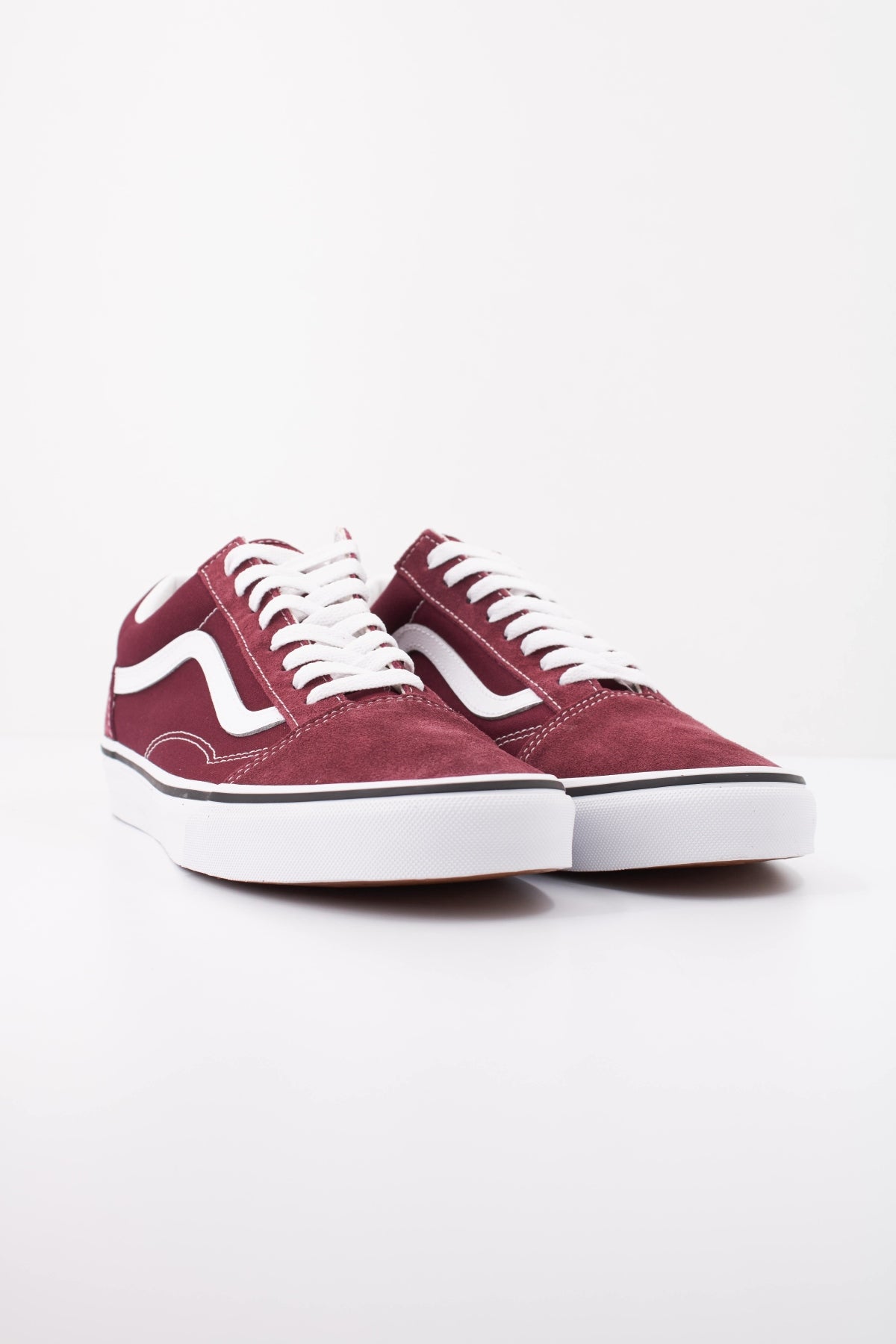 VANS VN0A38G15U71 en color BURDEOS (2)