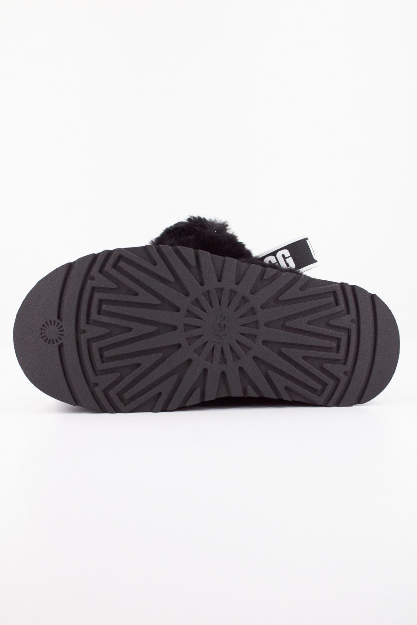 UGG FUNKETTE en color NEGRO (5)