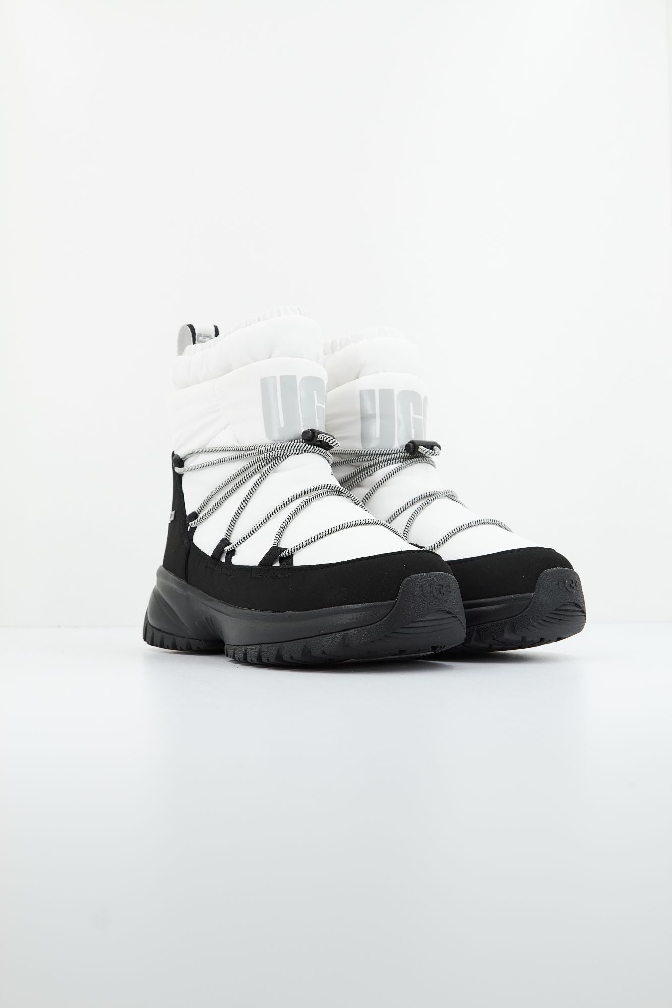 UGG W YOSE PUFFER MID en color BLANCO (2)