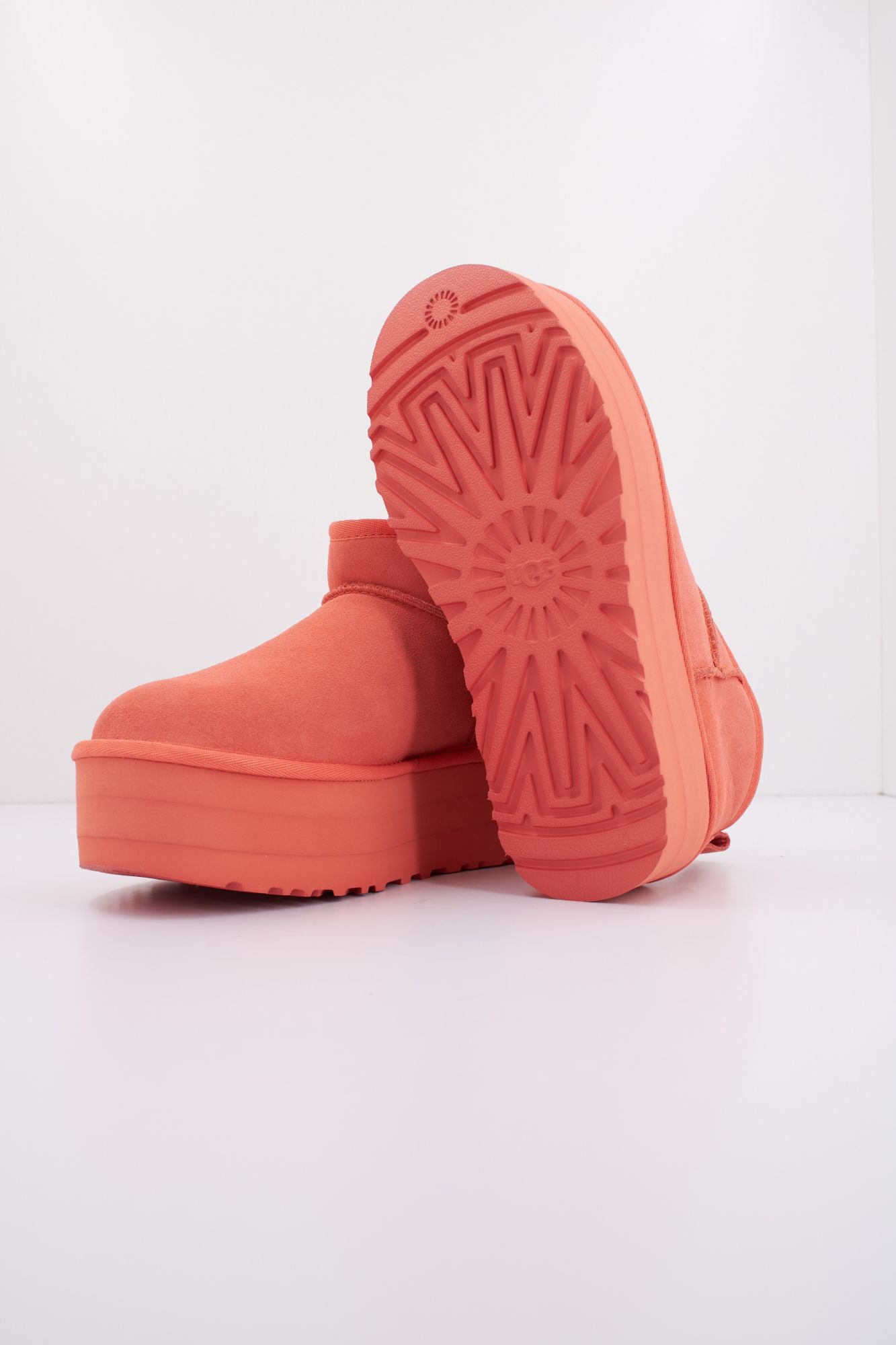 UGG W CLASSIC ULTRA MINI PLATF en color NARANJA (4)