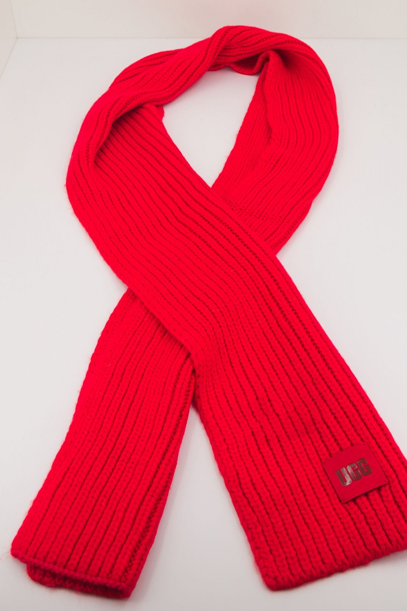 UGG CHUNKY RIB KNIT SCARF en color ROJO (1)