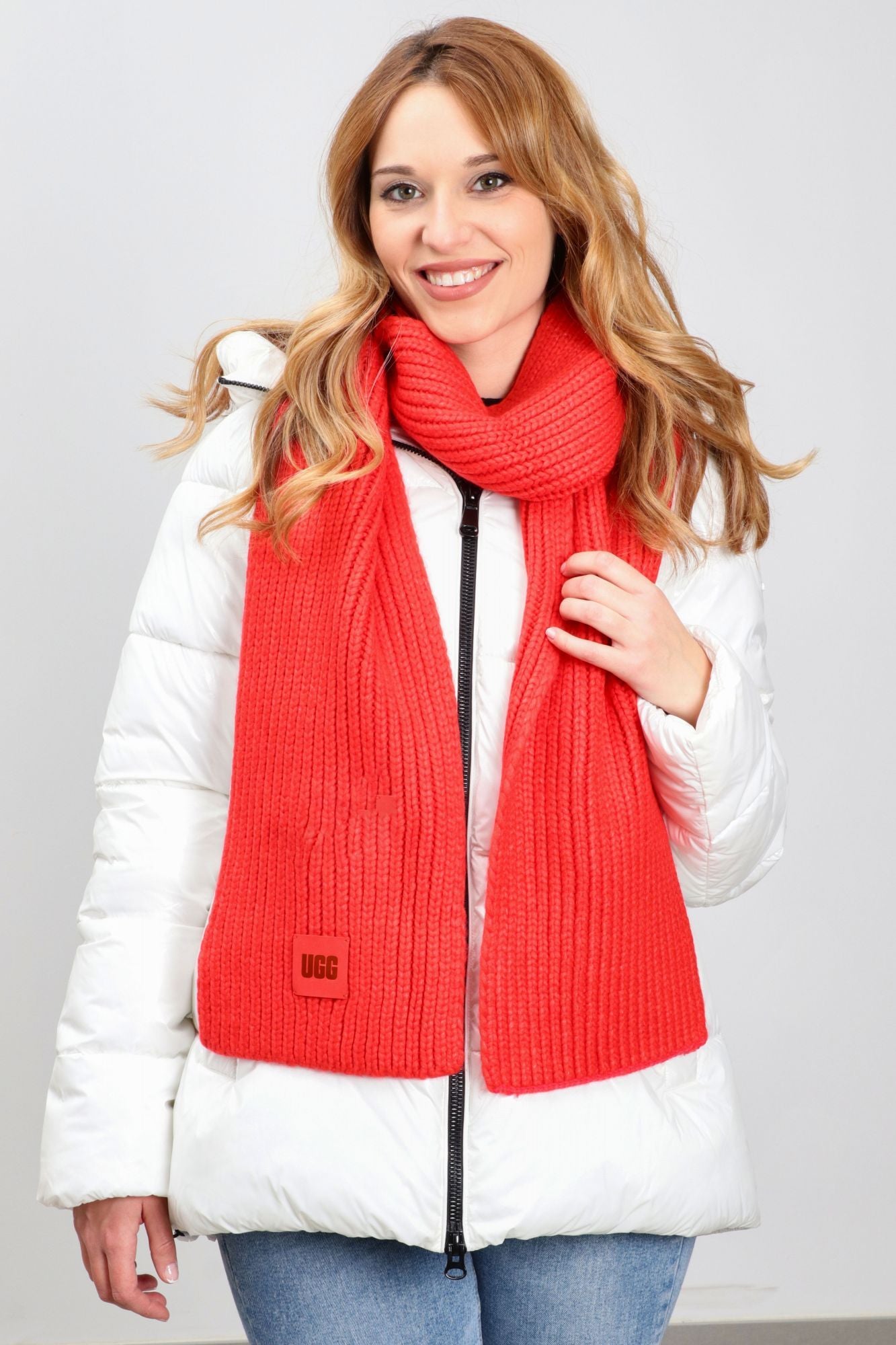 UGG CHUNKY RIB KNIT SCARF en color ROJO (2)