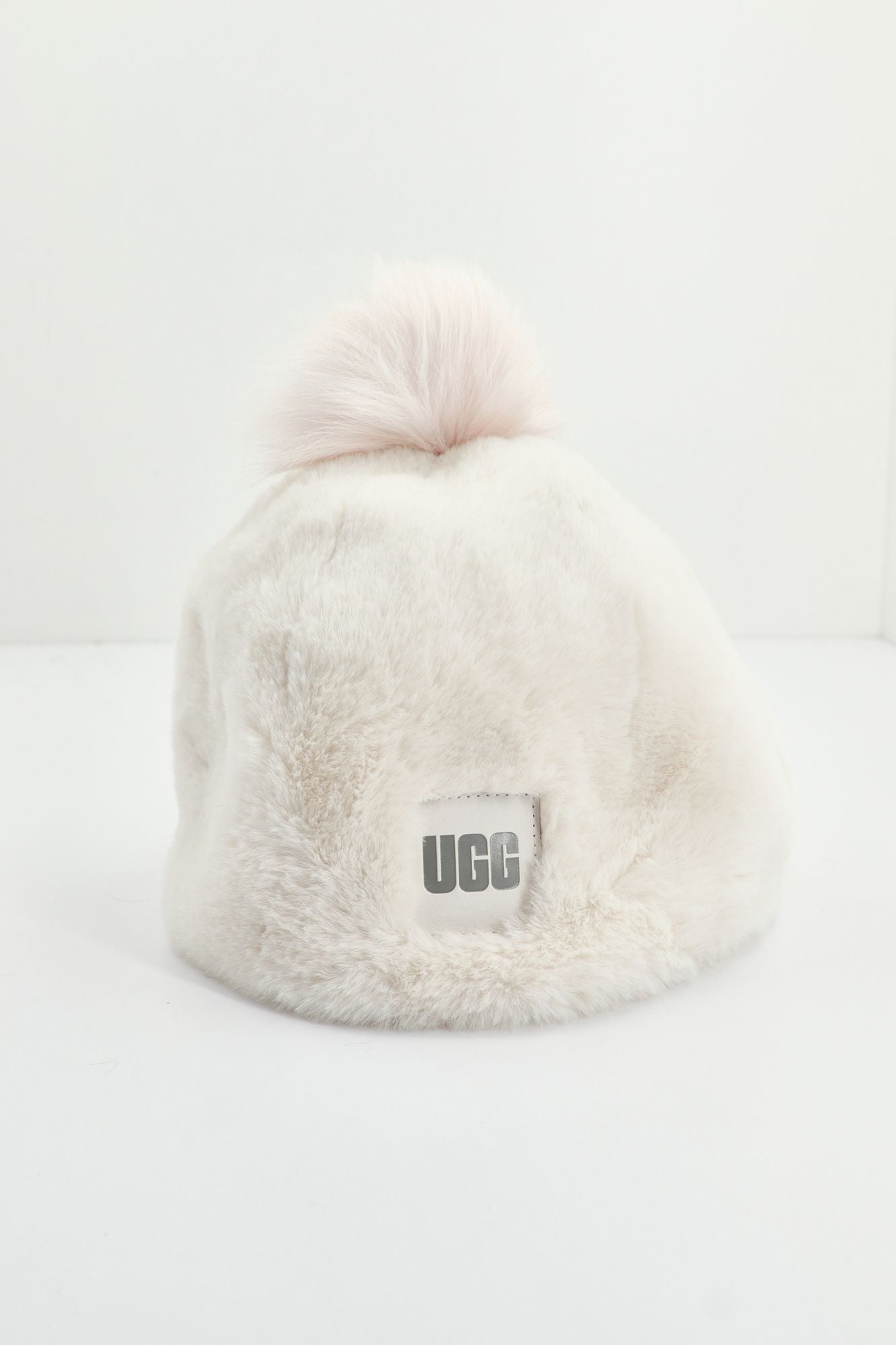 UGG W FAUX FUR BEANIE W POM en color BLANCO (1)