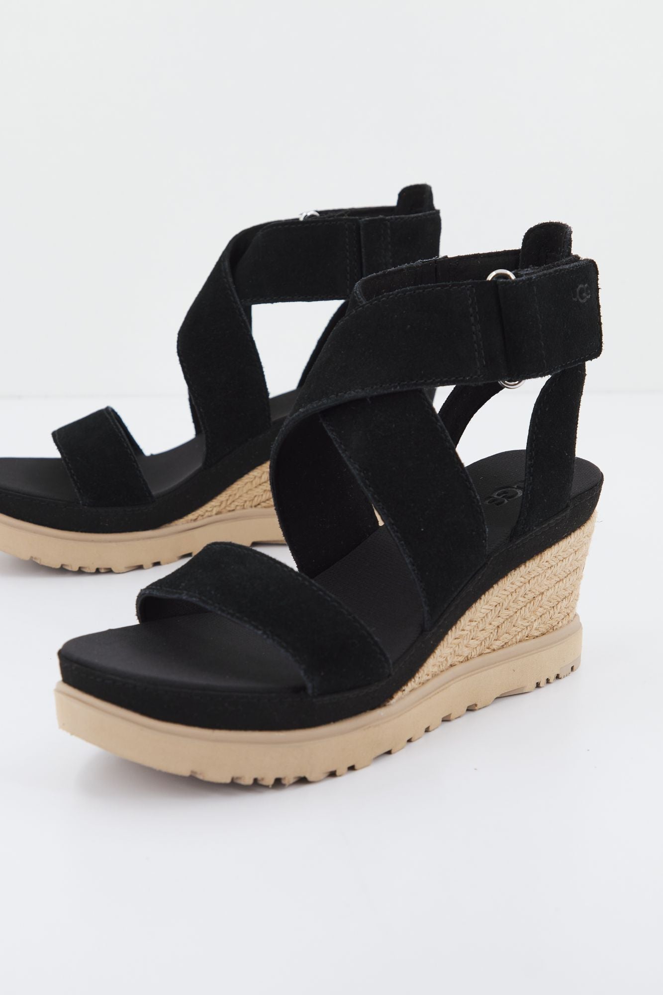 UGG W ILEANA ANKLE en color NEGRO (1)
