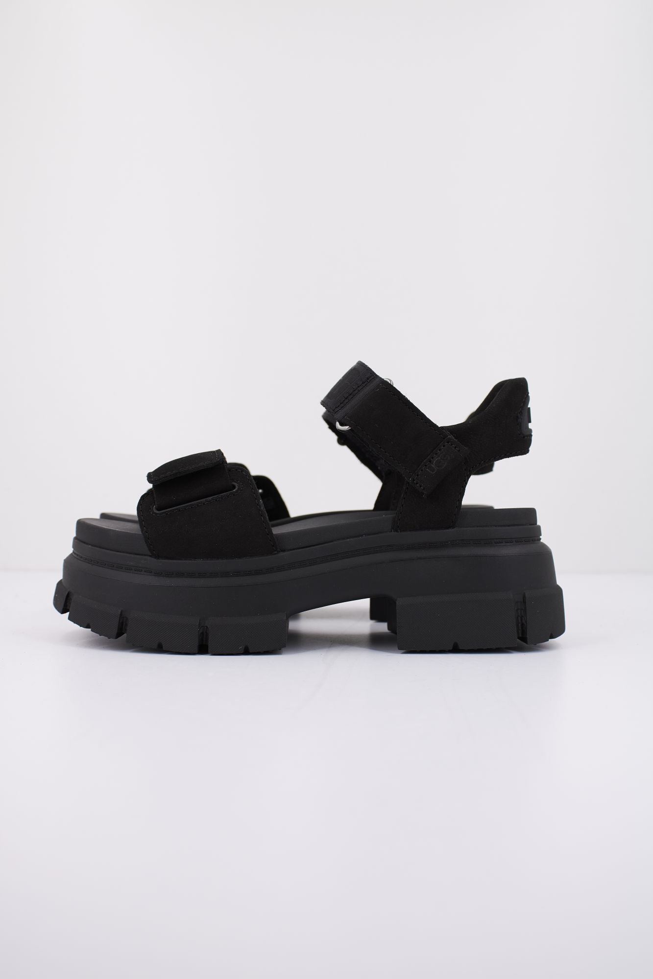 UGG W ASHTON ANKLE en color NEGRO (1)