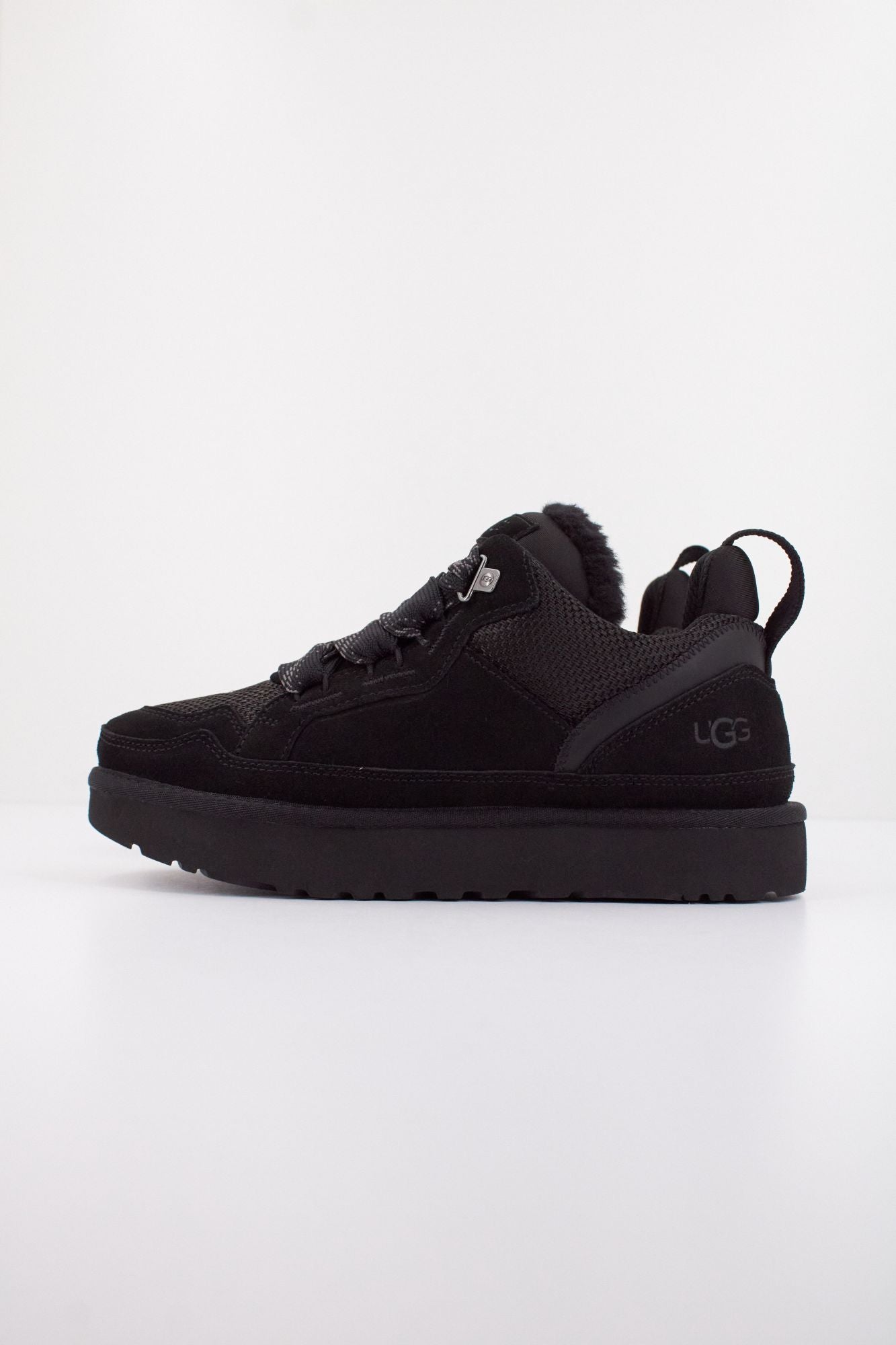 UGG W LOWMEL en color NEGRO (1)
