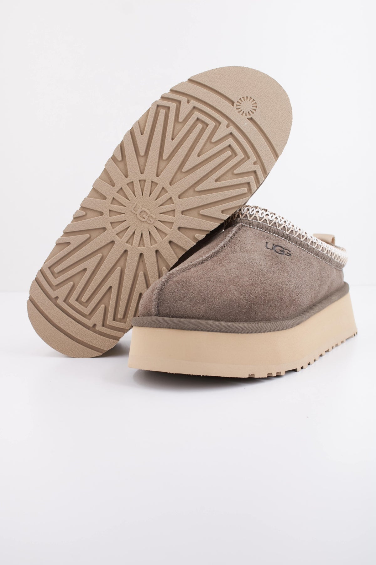 UGG W TAZZ II en color GRIS (5)
