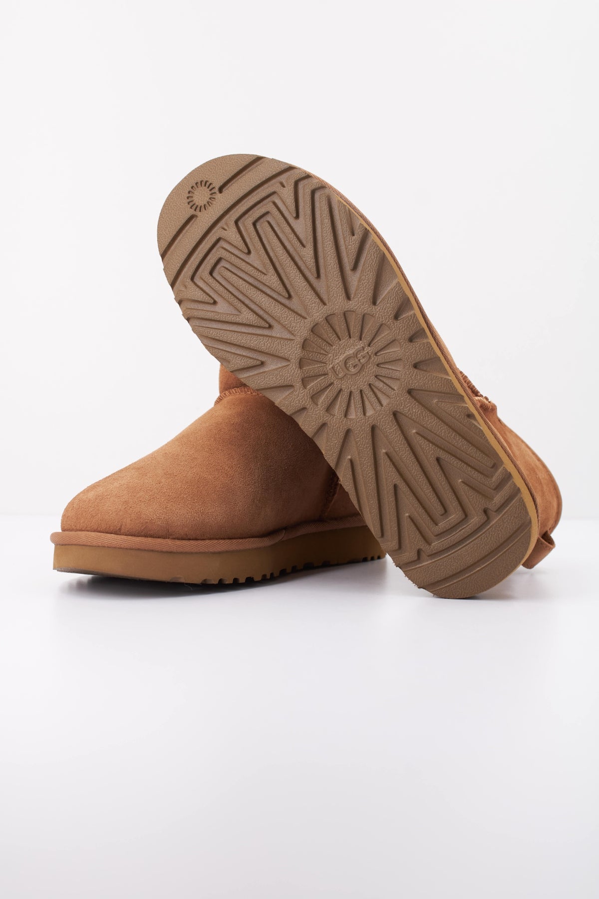 UGG UGG CLASSIC MINI en color MARRON (5)