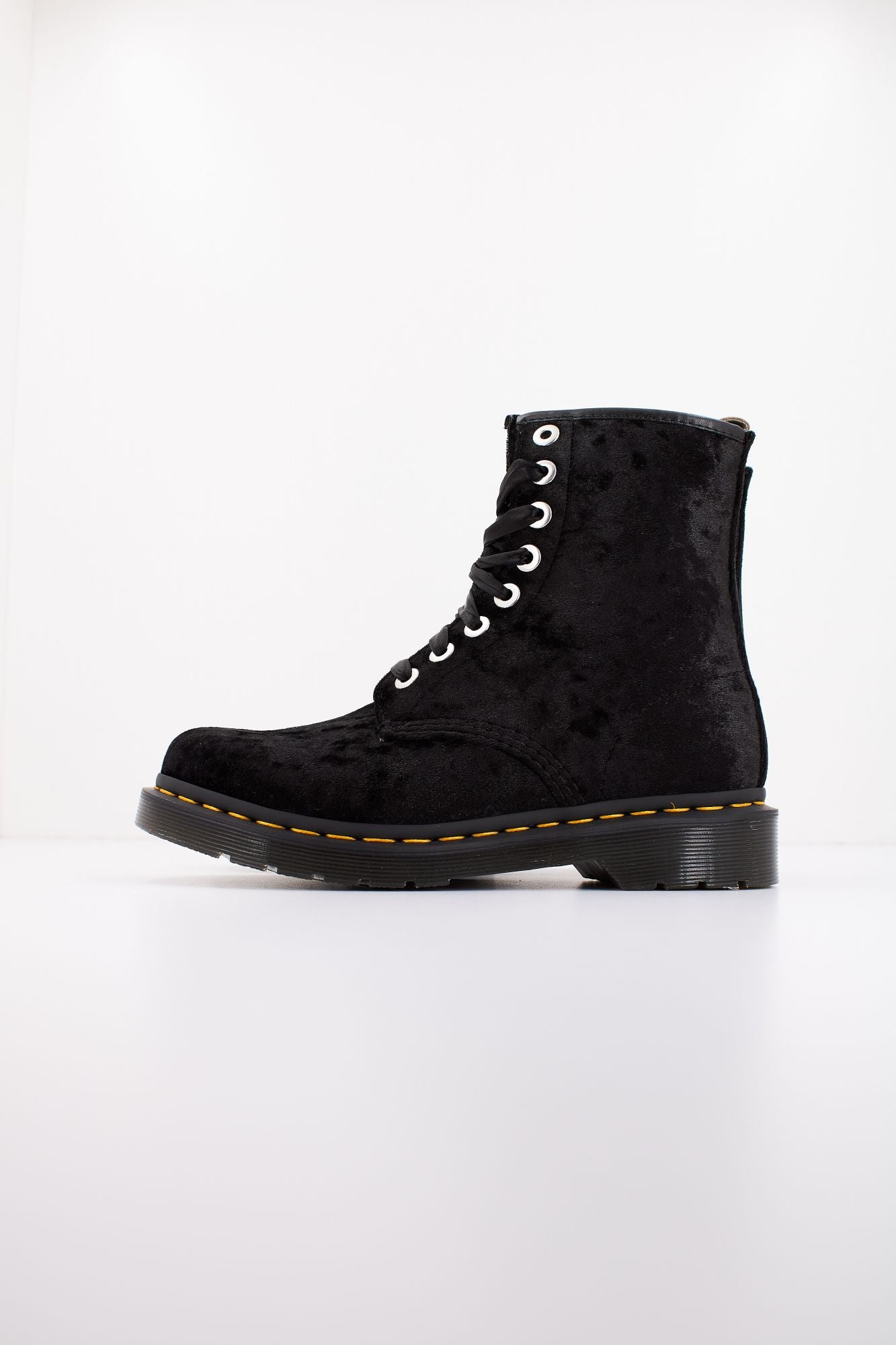 DR. MARTENS CRUSHED VELVET en color NEGRO (1)