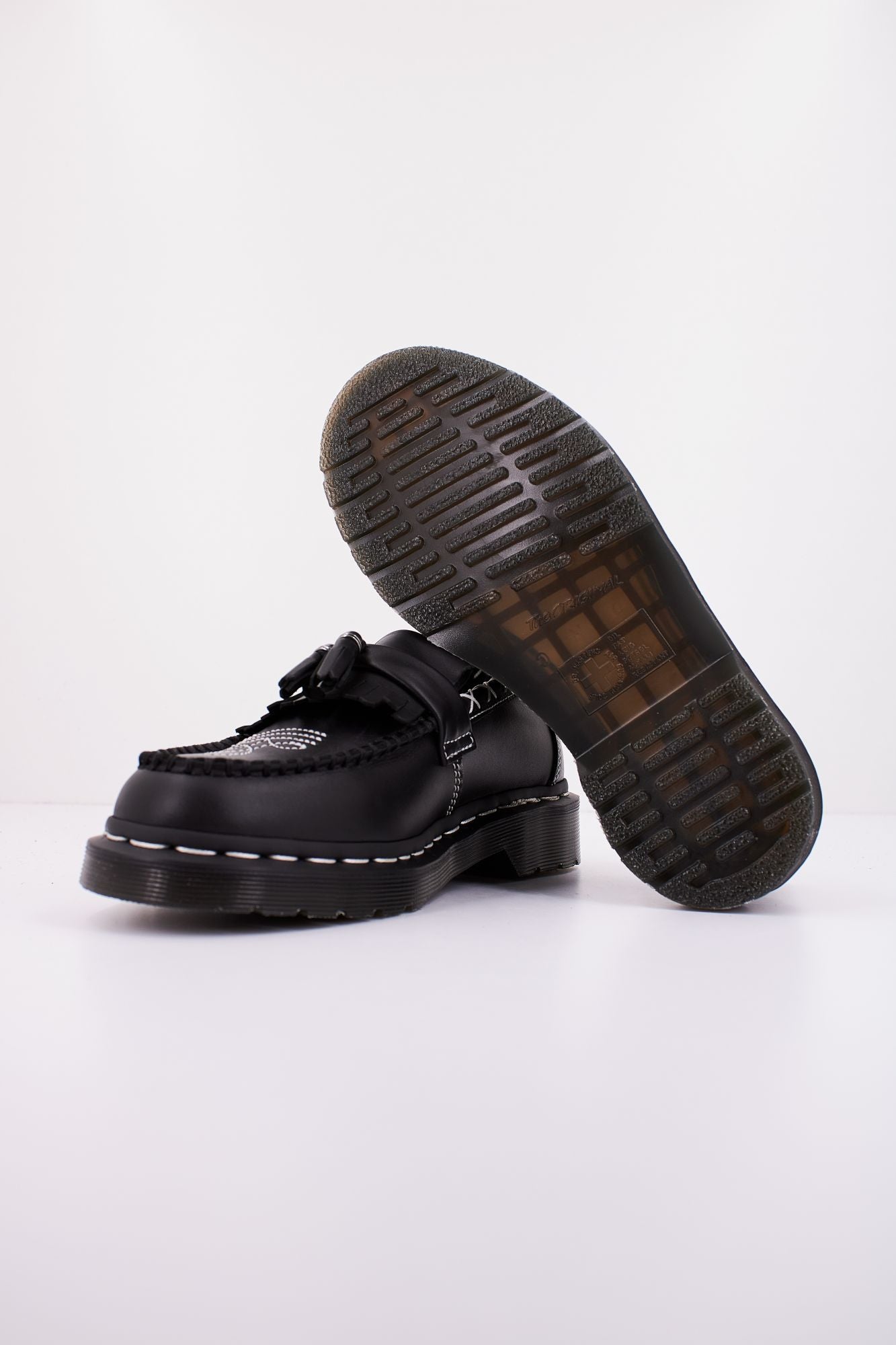 DR. MARTENS ADRIAN GA en color NEGRO (4)