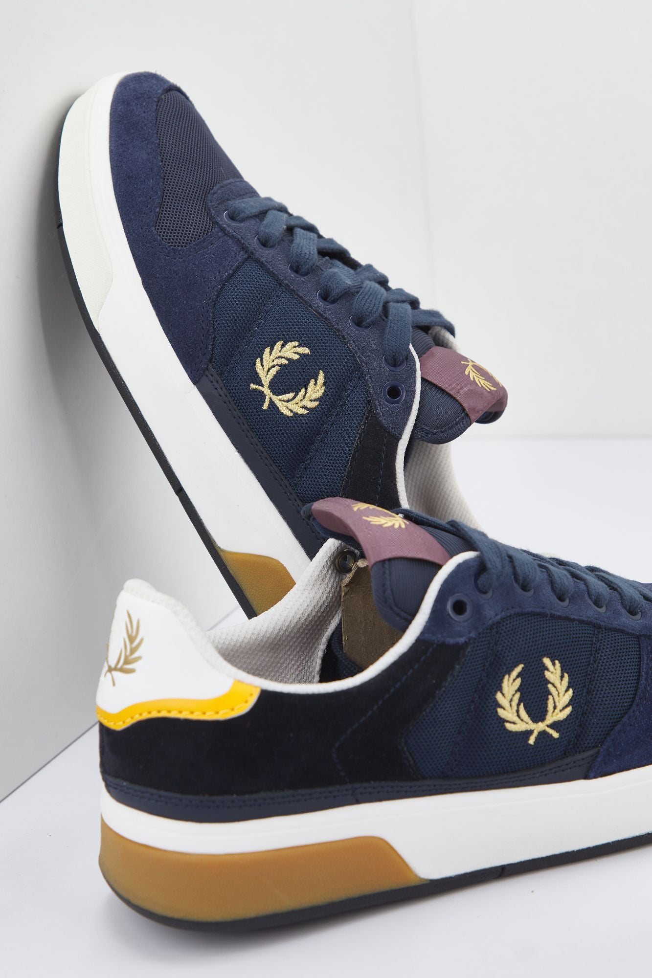 FRED PERRY B300 SUEDE en color AZUL (2)