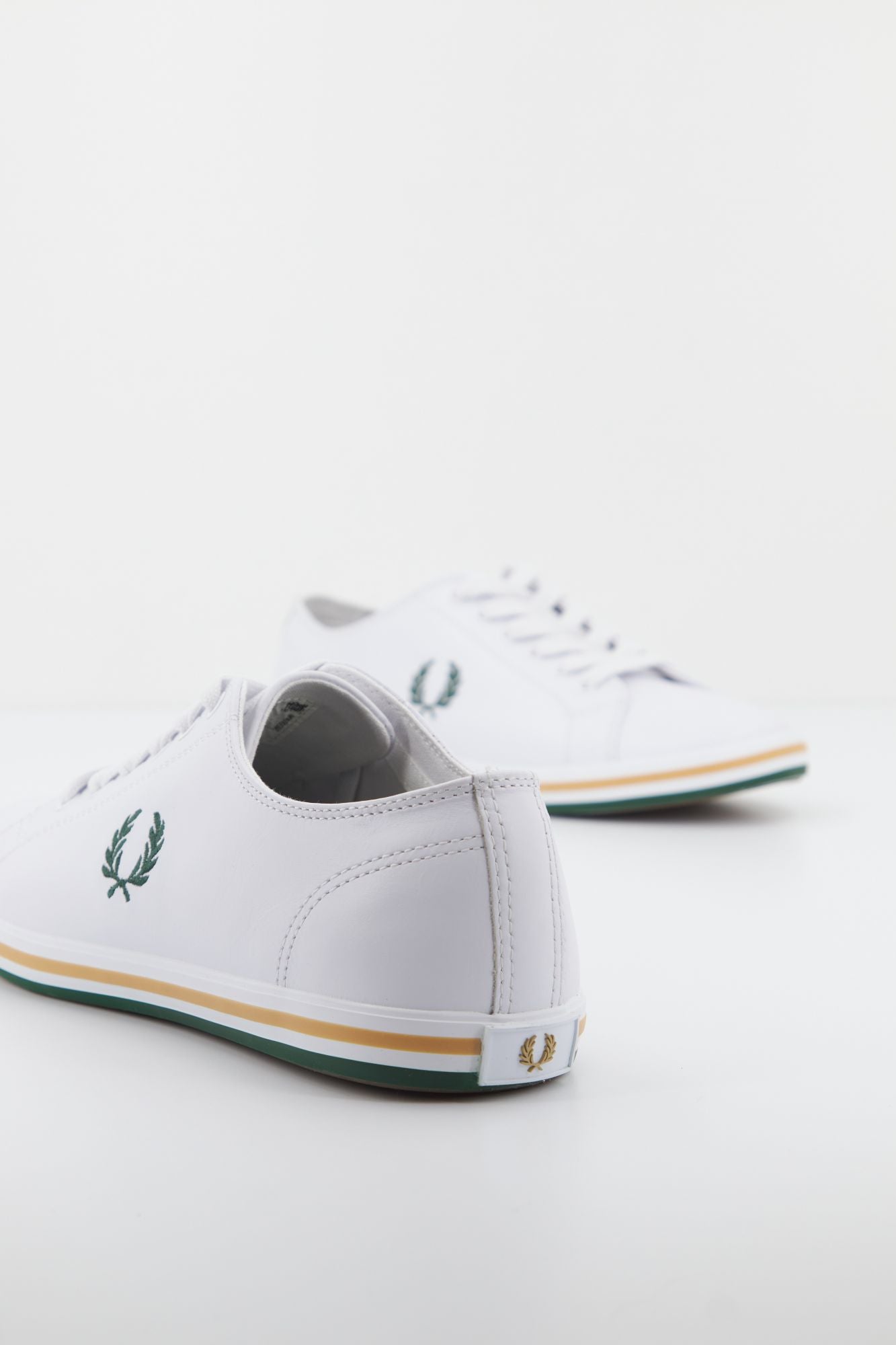 FRED PERRY KINGSTON LEATHER en color BLANCO (4)