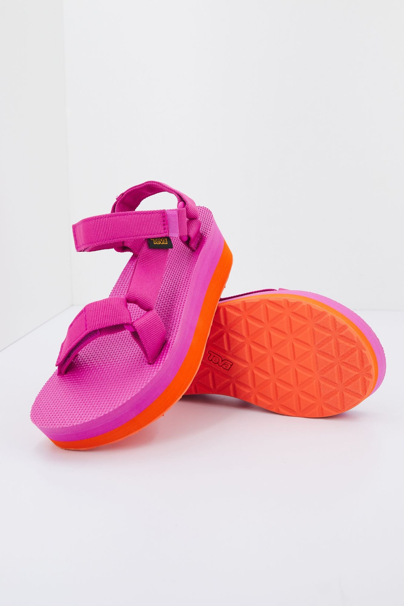 TEVA W FLATFORM UNIVERS en color ROSA (2)
