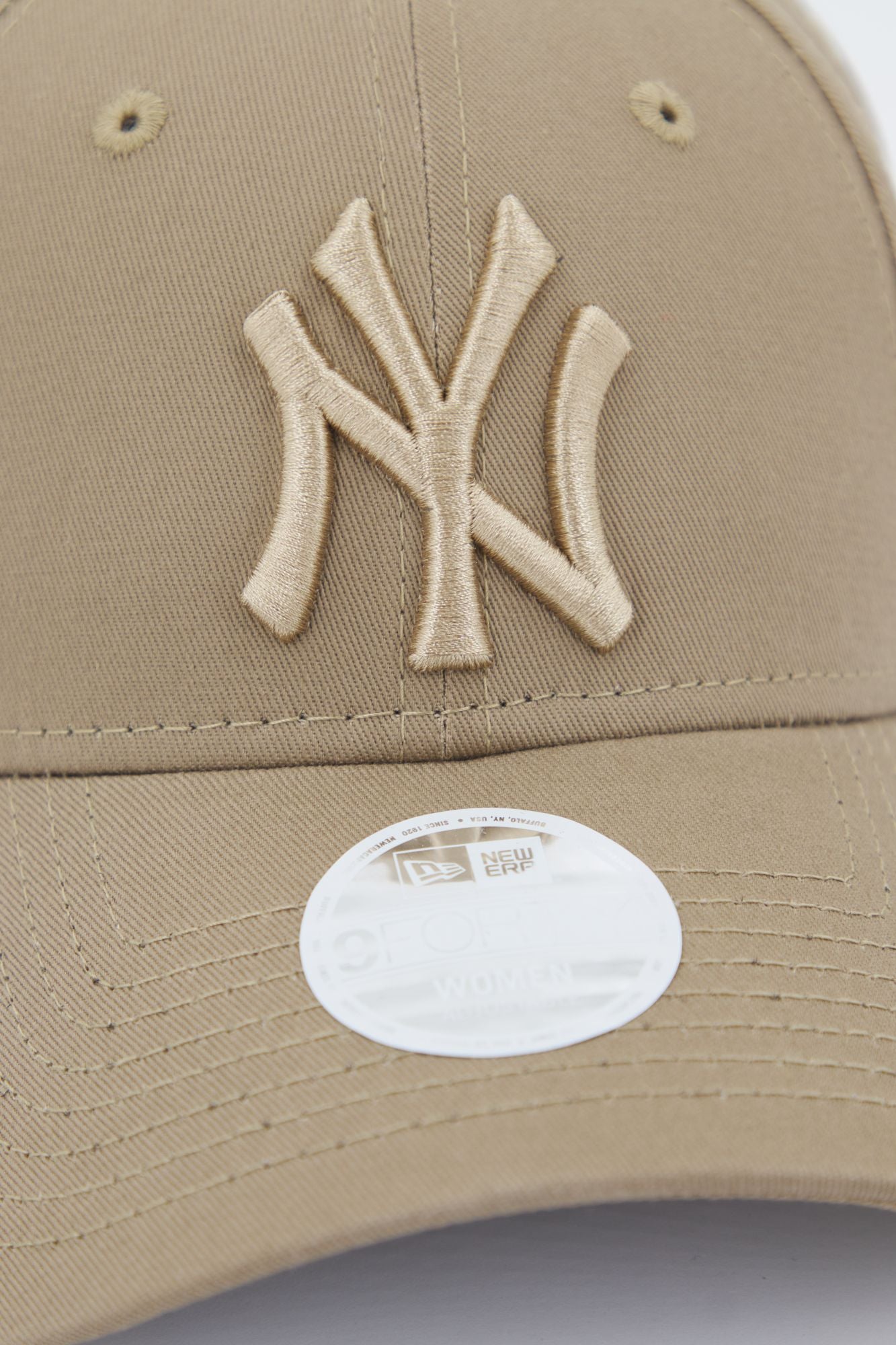 NEW ERA WMNS LEAGUE ESS 9FORTY NEY en color MARRON (4)