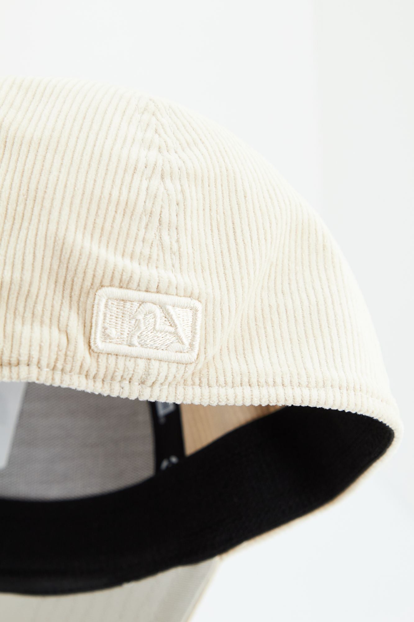 NEW ERA CORD 39THIRTY NEYYAN en color BEIS (4)