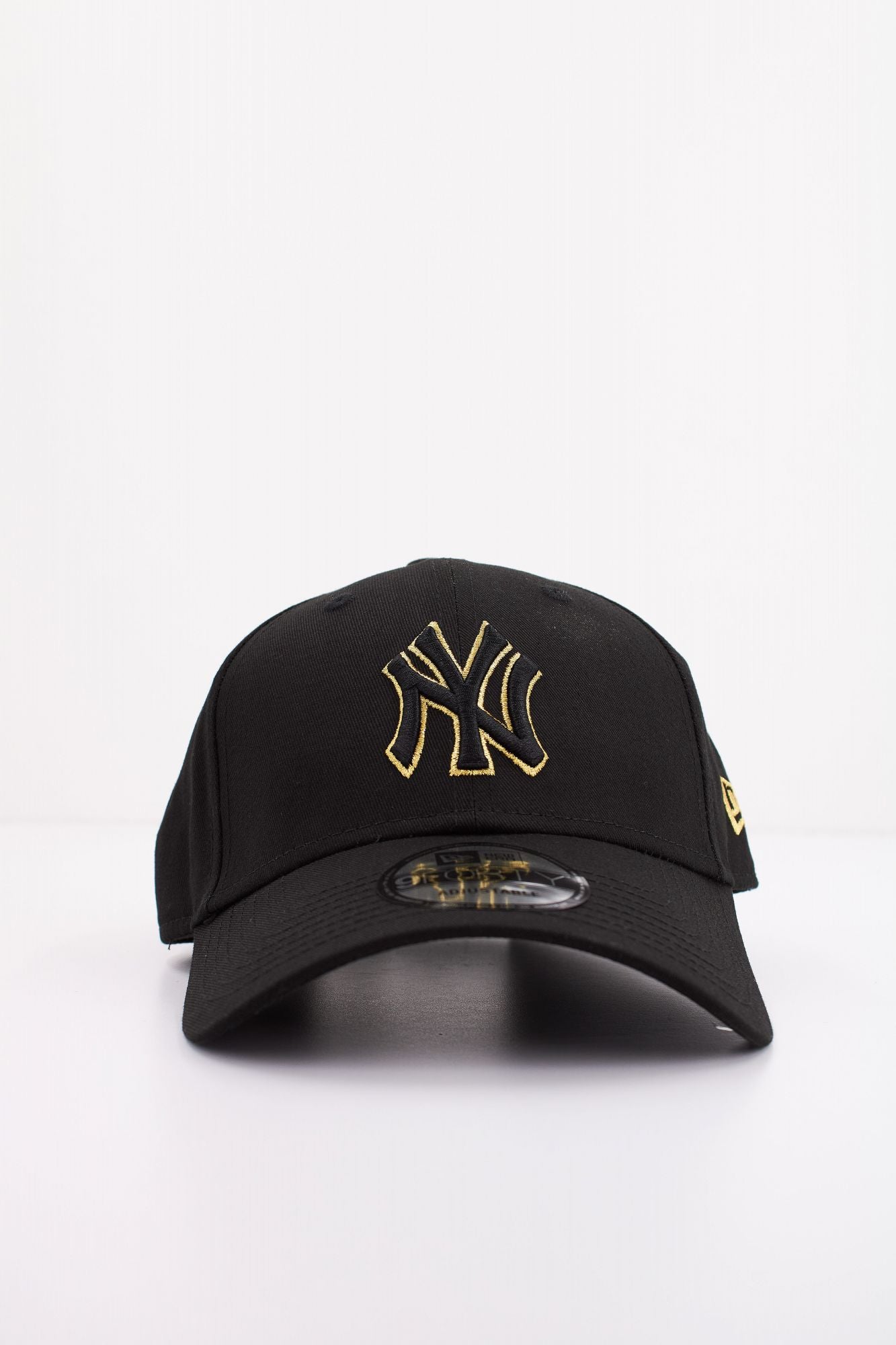 NEW ERA METALLIC OUTLINE 9FORTY en color NEGRO (1)