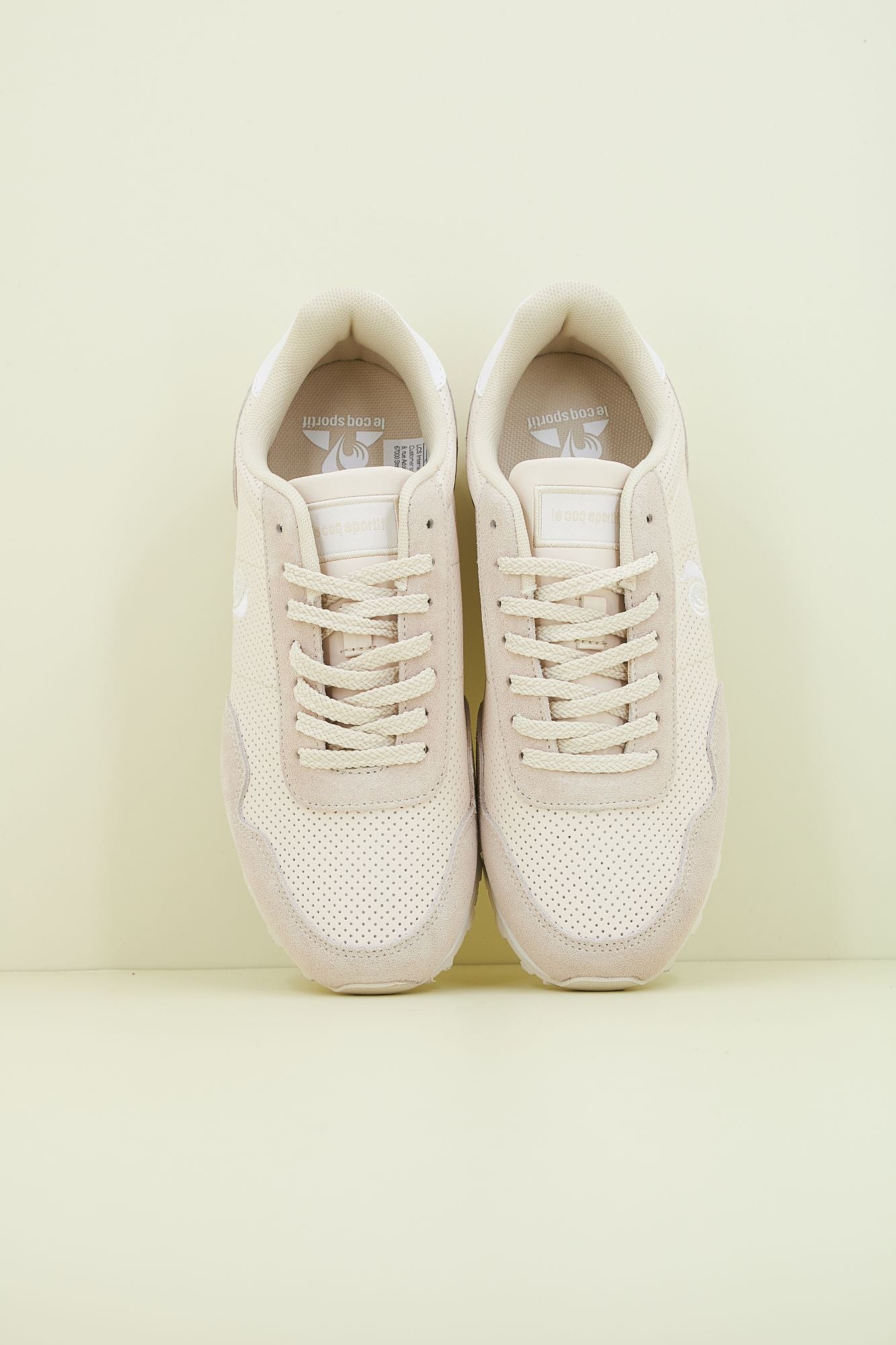 LE COQ SPORTIF ASTRA W PREMIUM en color BEIS (2)