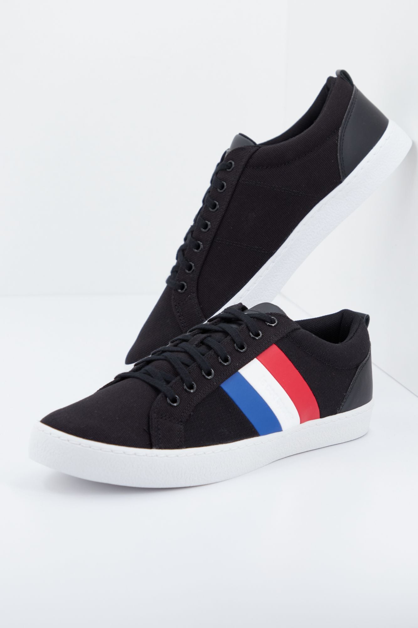 LE COQ SPORTIF VERDON CLASSIC FLAG en color NEGRO (1)