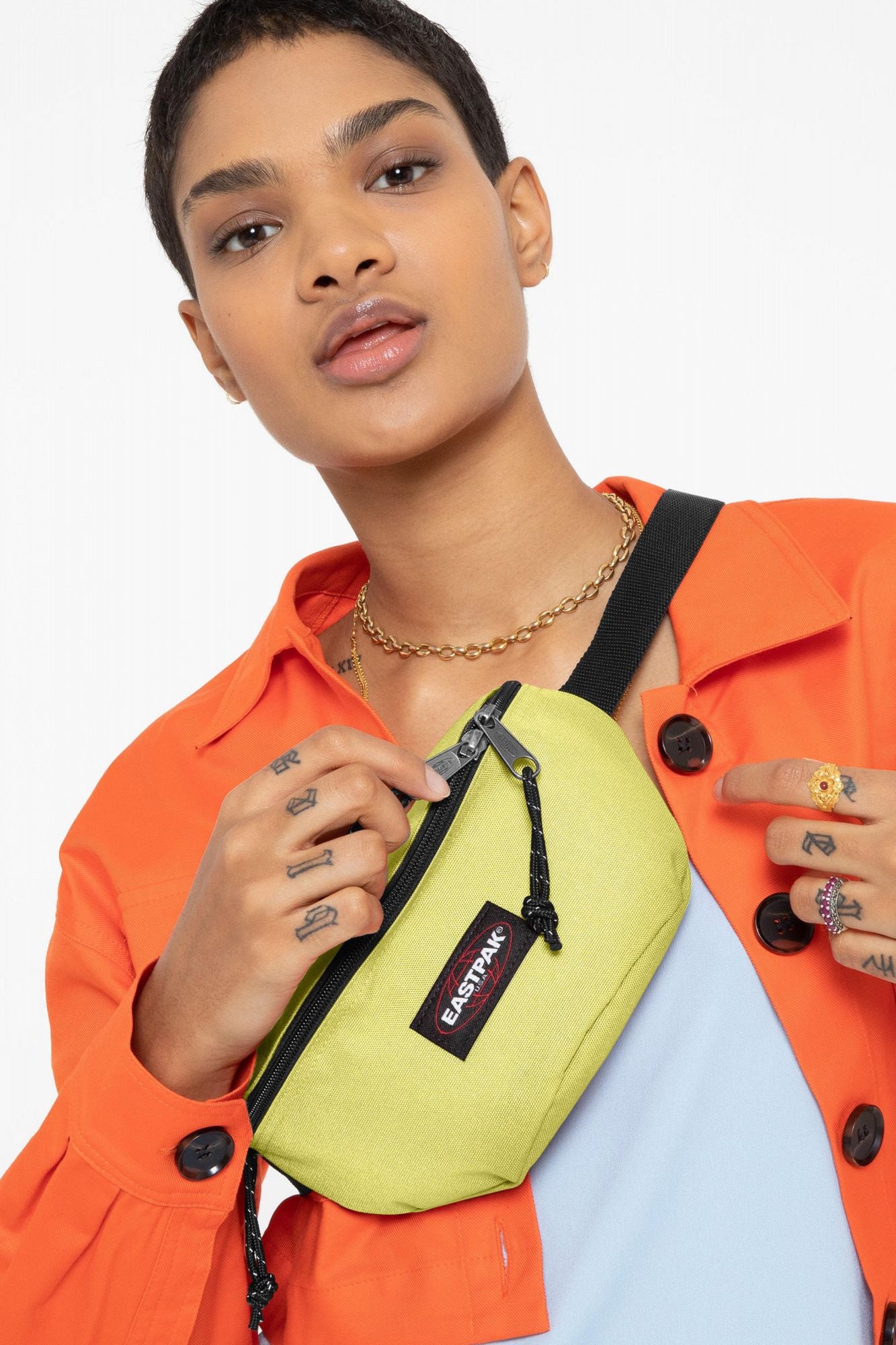 EASTPAK SPRINGER en color AMARILLO (1)
